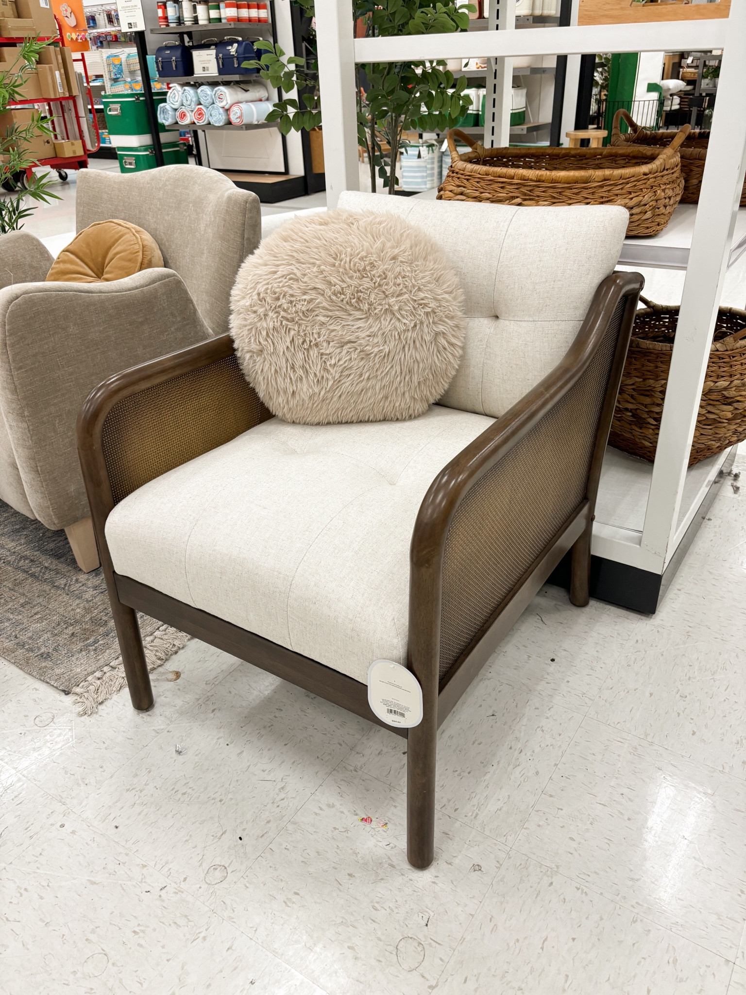 Target Accent Chair

Accent chair  upholstered chair  wooden accent chair  Target finds  home decor  finds for the home  beige accent chair  arm chair  furniture finds

#LTKHome #LTKFamily