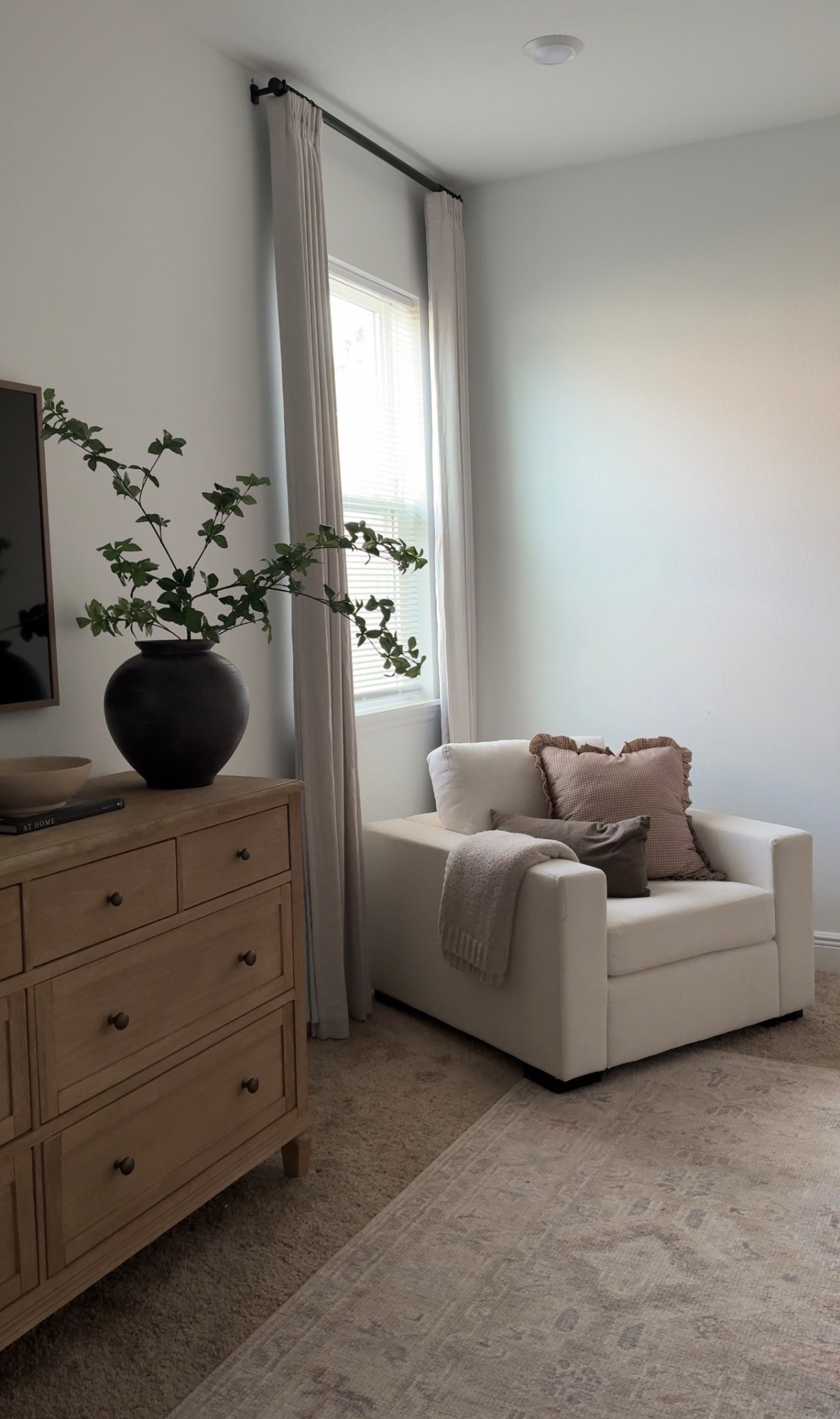 I used one of these stems from Target with this vase and I love the simple look 😍

#LTKHome #LTKSeasonal #LTKSaleAlert