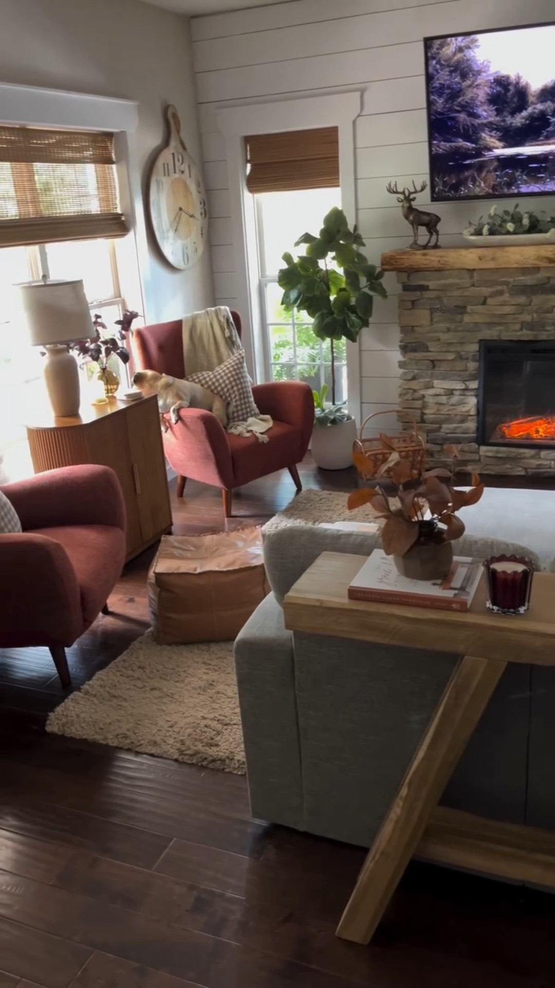 Cozy little living room views🤎
 
Sofa is from Home Reserve
Sofa table is handmade by CC Moveables 
.
.
.
.
#sofatable #livingroom #livingroomdecor #mybhg #betterhomesandgardens #southernliving #homeaccents #makehomeyours #homestyling #cozyhome
