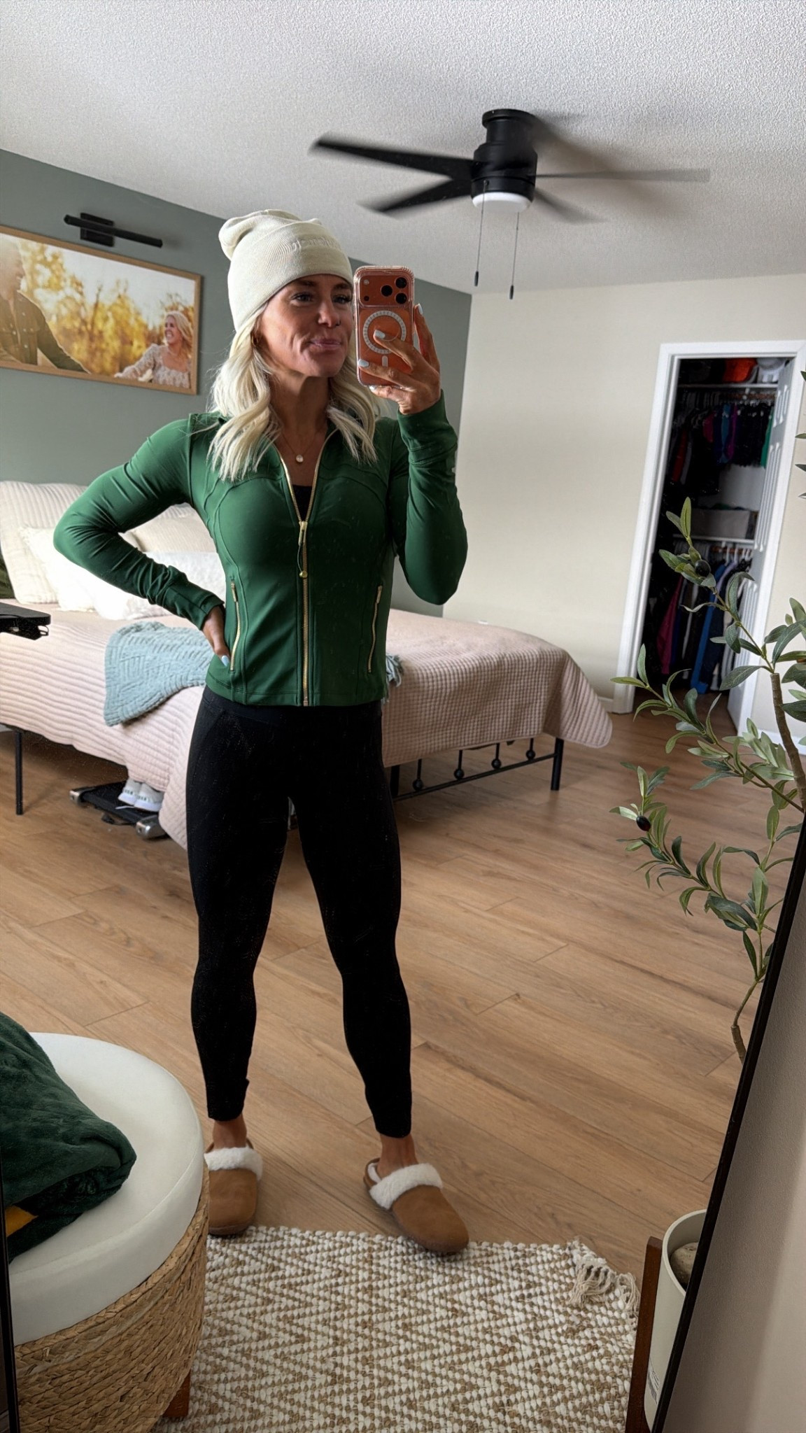 The perfect GREEN 😍🤤💚 

These lace leggings are also such a vibe 

#LTKfitnessgoals #LTKootd #LTKgrwm