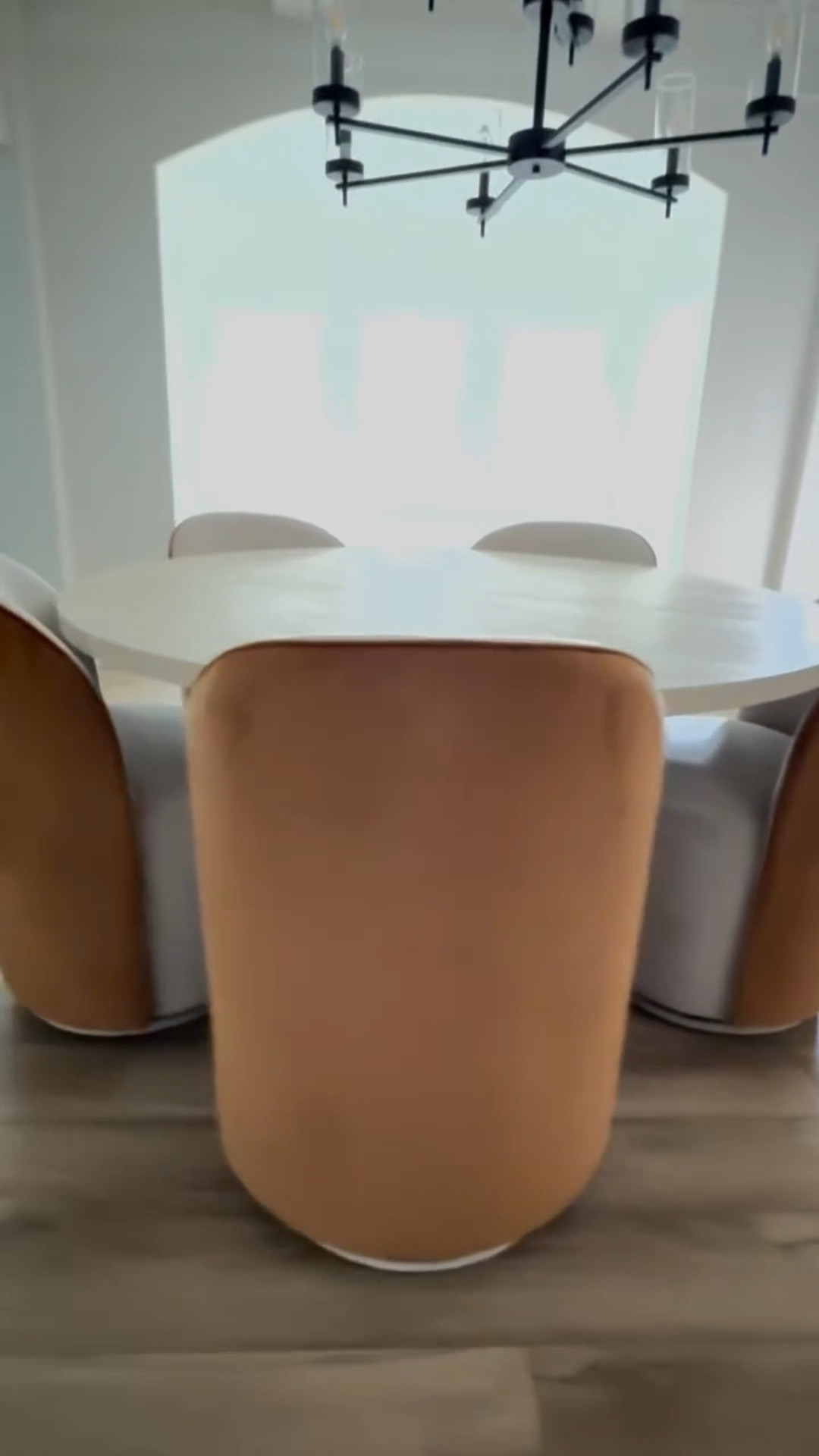 First installation of this project was a success, from design to delivery! Even though 1 chair had a minor issue, we swiftly swapped it out and kept  it moving - a happy client makes a happy designer 🤍 A rug and new lighting will finish off this space as we press on!