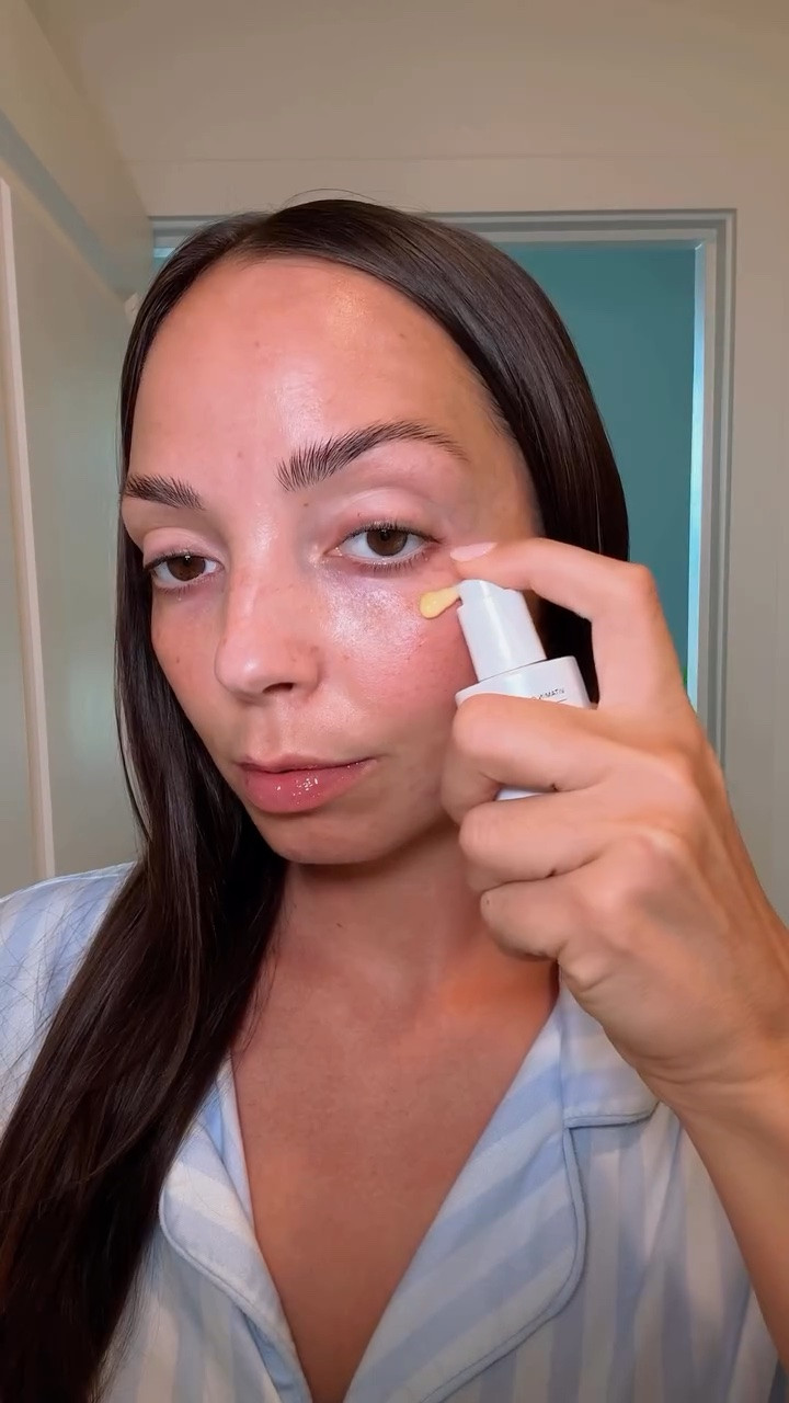 healthy glowy am skin routine ⭐️ in my 30’s!! comment SHOP for links 🔗

my current am skincare essentials are under eye patches, a serum, vitamin c, & a facial oil to hydrate, brighten, & improve skin texture/tone. pairing it with facial massage tools for lymphatic drainage & fascia release. have you gotten into a routine with guasha? highly recommend trying it especially if you’re in your 30’s without botox or fillers. ending the routine with a skin health boosting supplement drink is a cherry on top 🍒 

#skincareroutine #skincareinyour30s #guasha