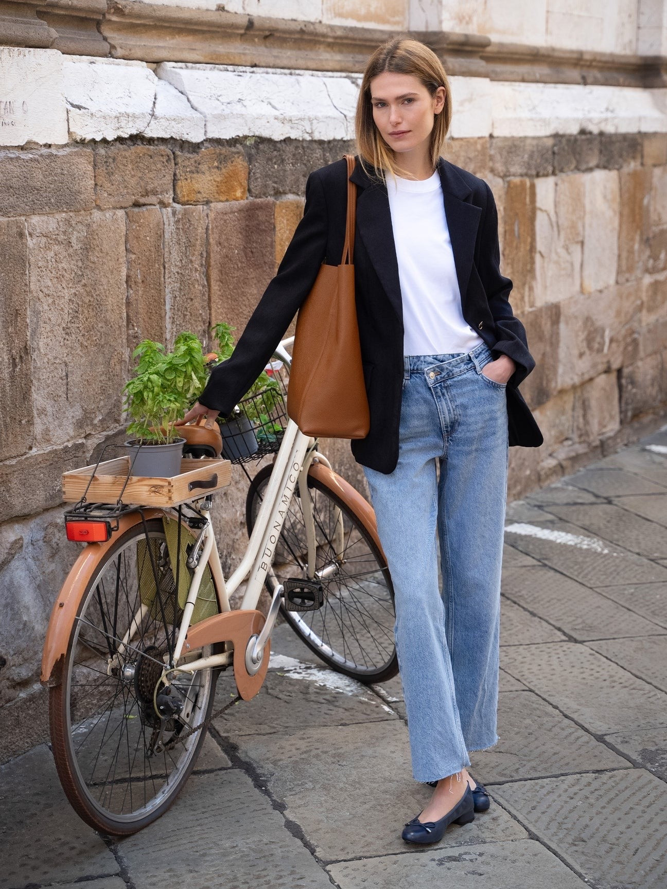 The Lola Grande Tote

The Lola Grande Tote is a spacious, unstructured silhouette, crafted from double-faced Italian tumbled leather.

#LTKootd #LTKTravel #LTKWorkwear