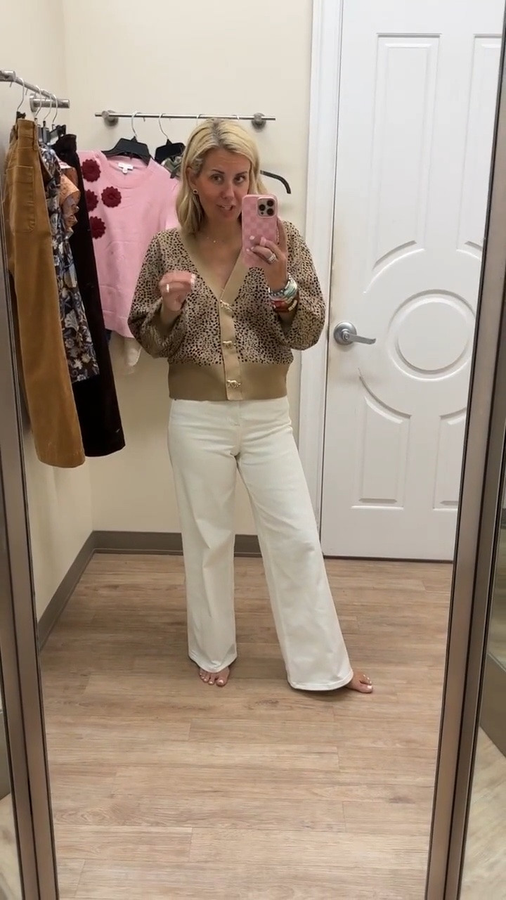 Yall this cardigan!! So so cute and love the price even more!!
Sweater - xs
Jeans - xs petite