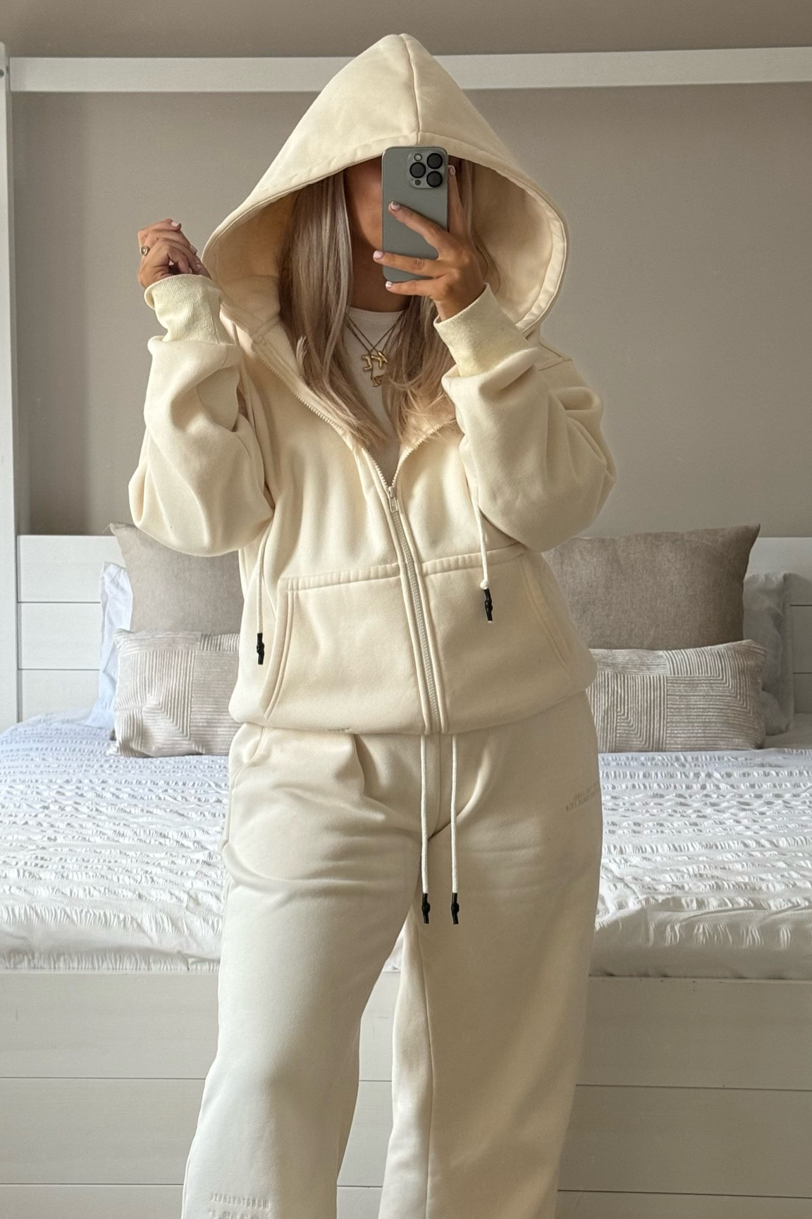 The comfiest, cosiest, dreamy tracksuit.. great quality, thick material, oversized, extra large hood for feeling snuggly.

Wearing both the zip up hoody and the trousers in size M 

#LTKautumn #LTKuk