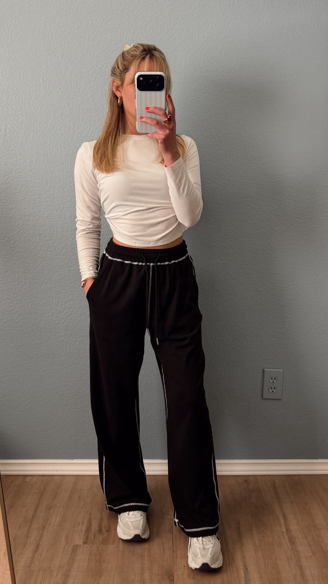 The coziest Amazon pants 🖤🤍 

#LTKFindsUnder50 #LTKFindsUnder100 #LTKootd