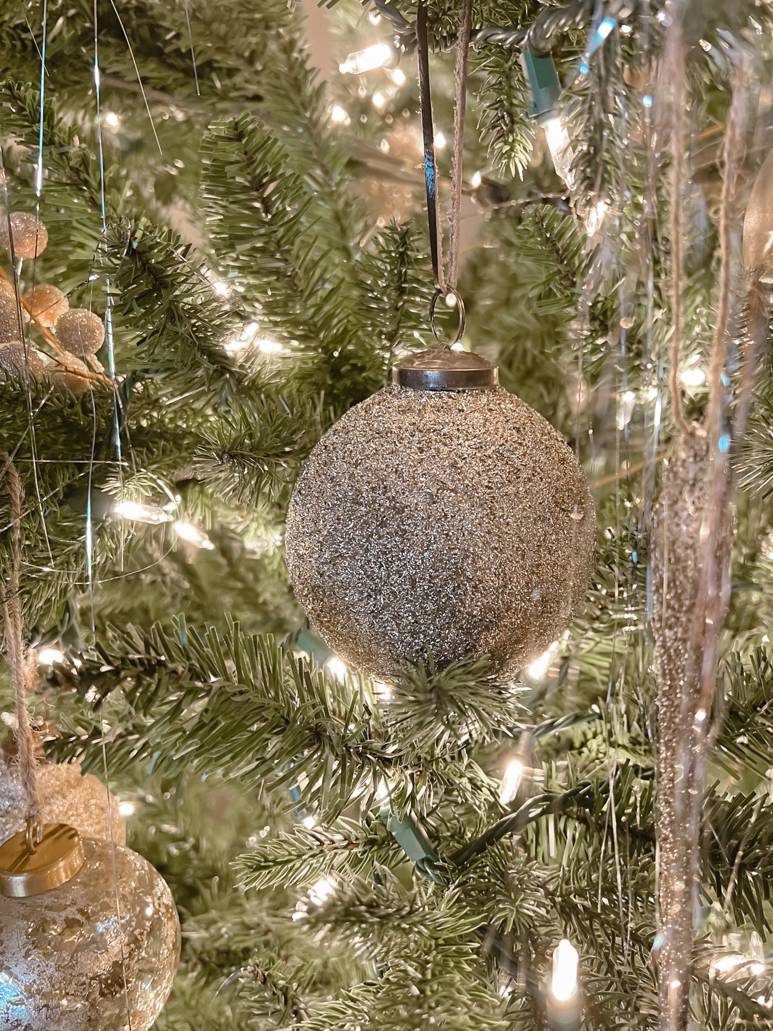 These gorgeous ornaments form Arhaus come in a set of 6 and are on sale right now! 40% off!! 

Christmas trees | Ornaments  | Christmas decor | Holiday decor | Christmas decorations | Holiday decorations | Arhaus 




#LTKsalealert #LTKCyberWeek #LTKHoliday