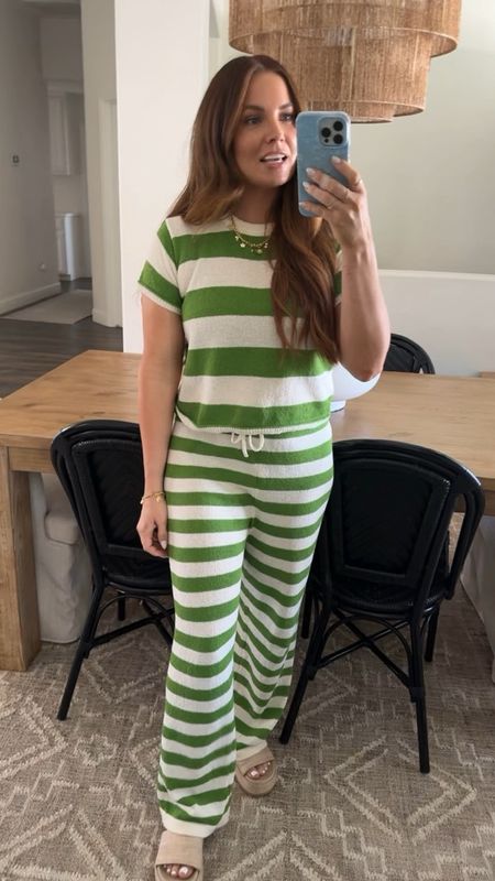 Cutest amazon set today!!! Wearing size medium! Fits tts & super comfy!!! Comes in several other colors too! 

#Amazon #Amazonoutfit #casualoutfit #everydayoutfit #pantset #matchingset 