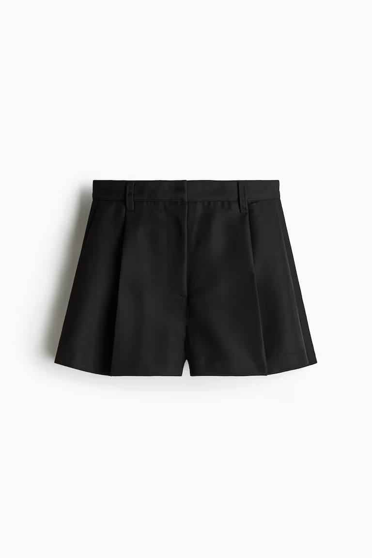 Pleat-detail shorts - Black - Ladies | H&M GB | H&M (UK, MY, IN, SG, PH, TW, HK)