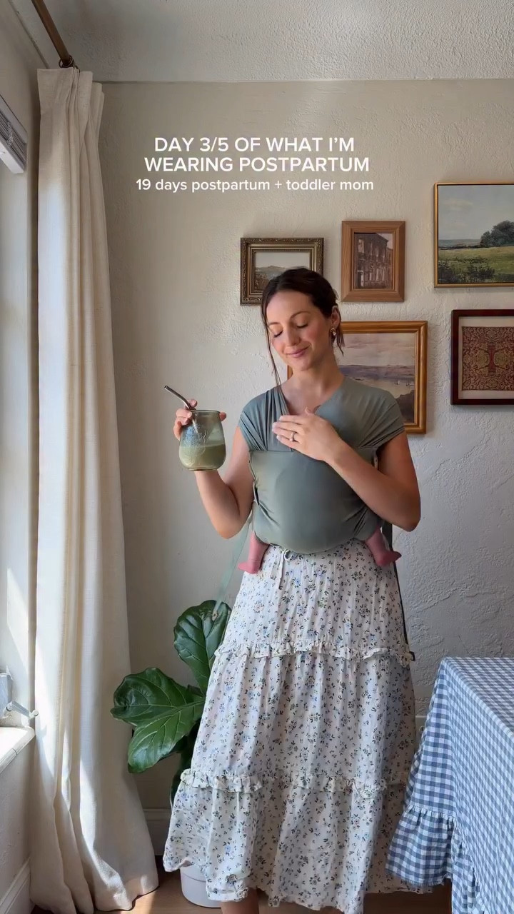 I’ve been slowwwly finding my rhythm again as a new mom of two. There’s so much beauty and growth in the postpartum season and I’m trying not to rush through any of it 🤍

wearing the comfiest newborn carrier from @wildbird 
Linen dress from @notperfectlinen 

#motherhood #youngmom #momoutfit #whatimwearingtoday #momootd