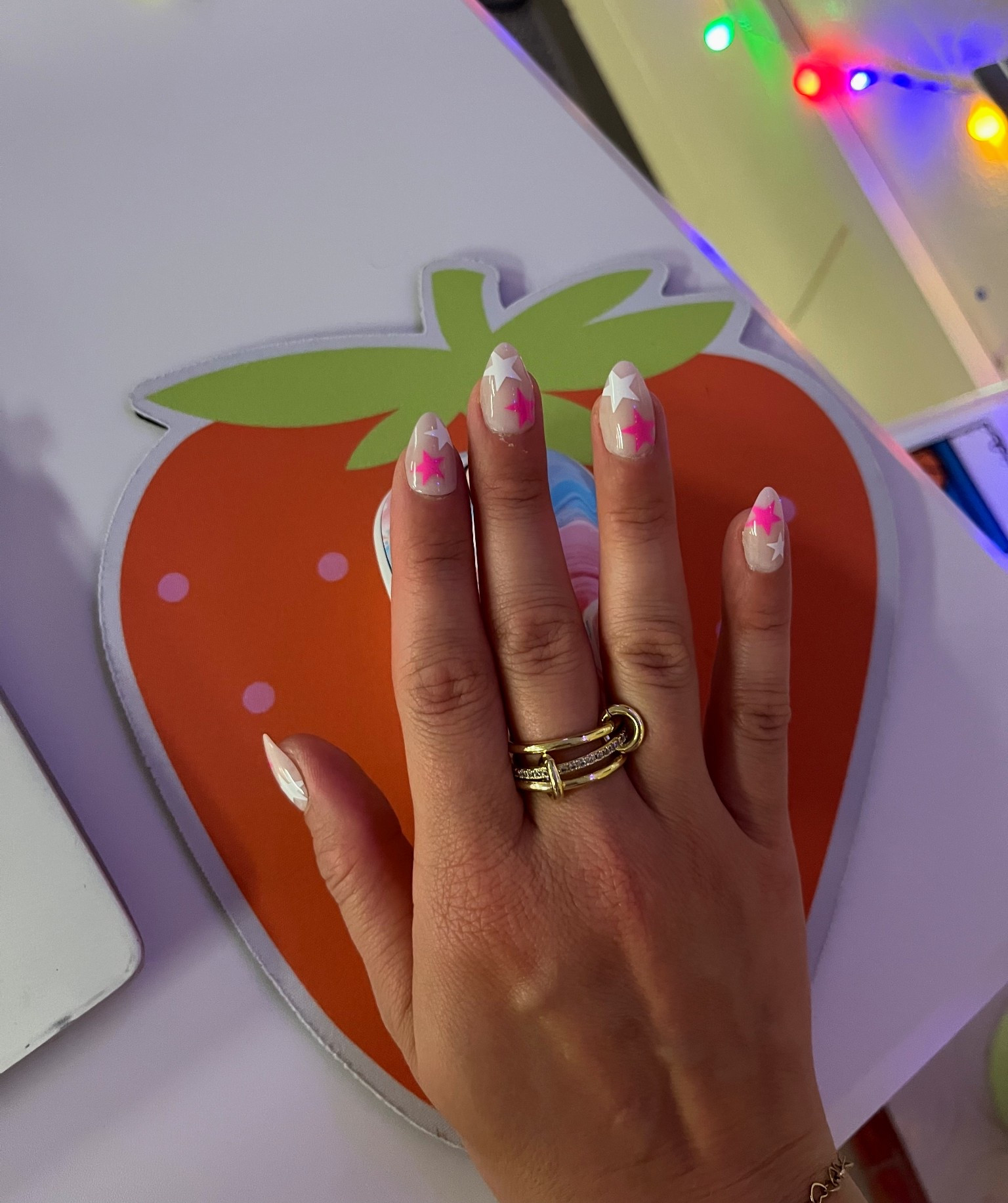 New fave nails 🍓

#LTKBeauty #LTKSeasonal #LTKWorkwear