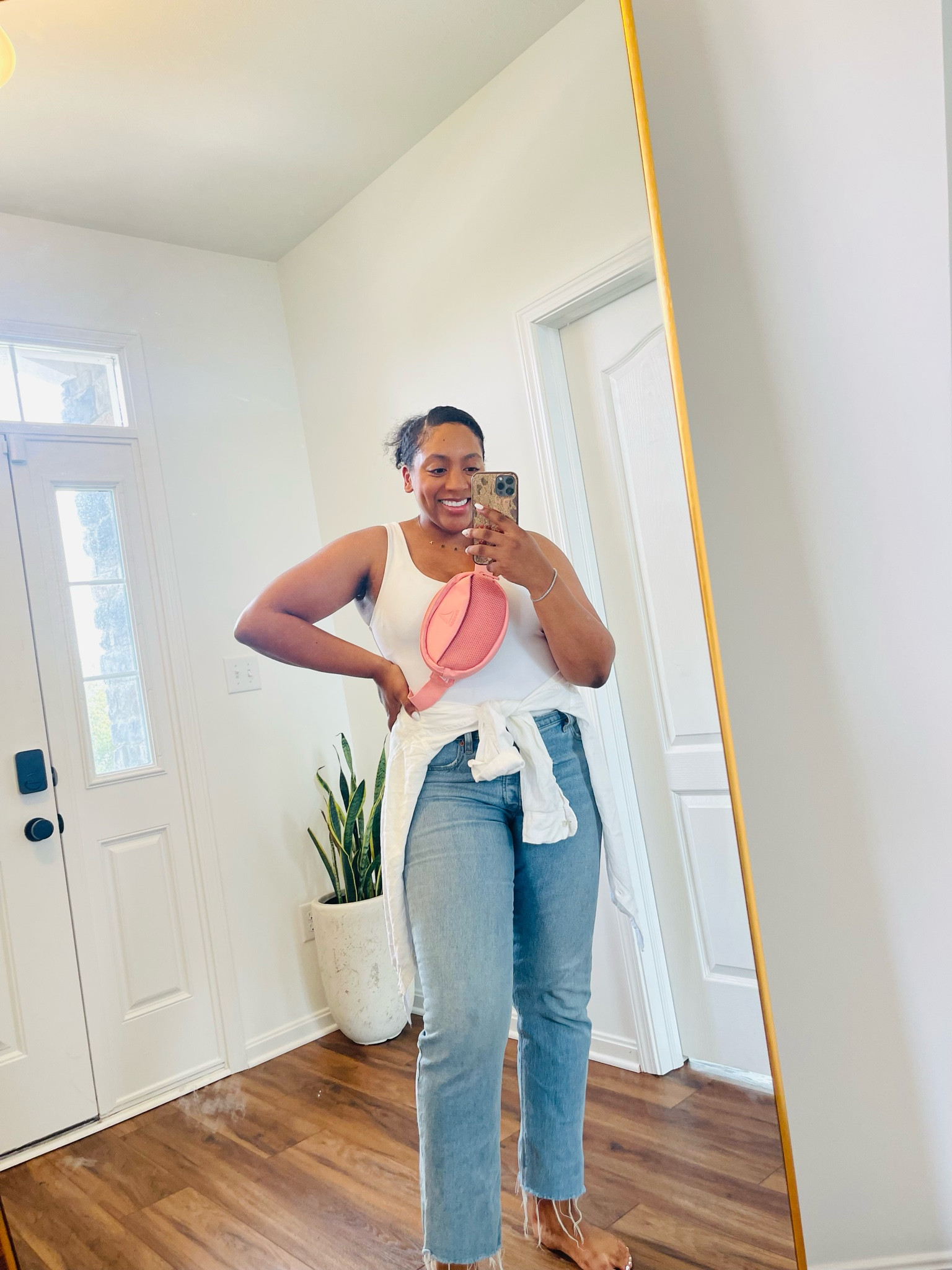 Easy summer mom fit. Details linked below! 

#LTKFind #LTKfit #LTKstyletip