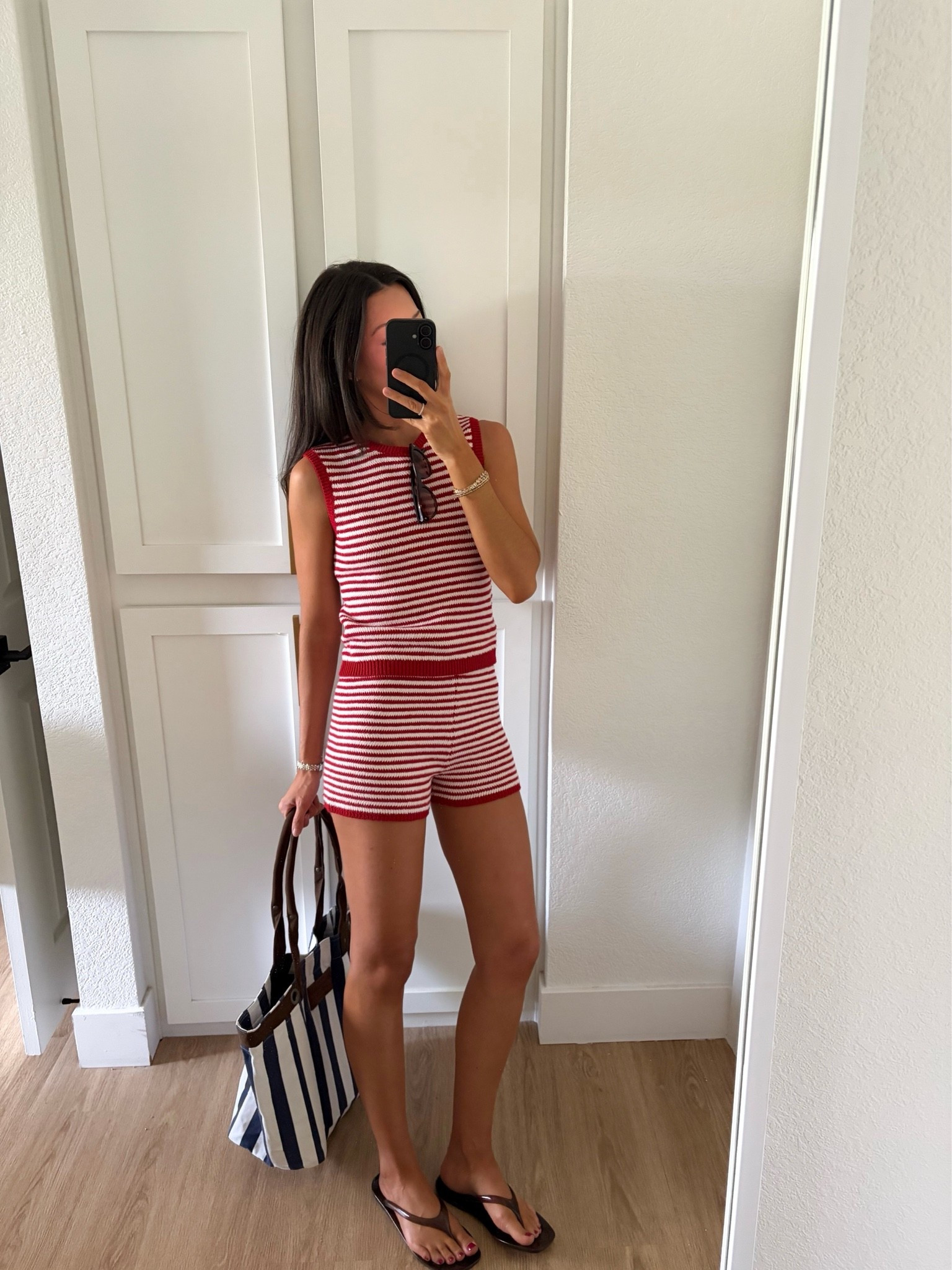 I am 5’7 wearing size XS in top and bottom!