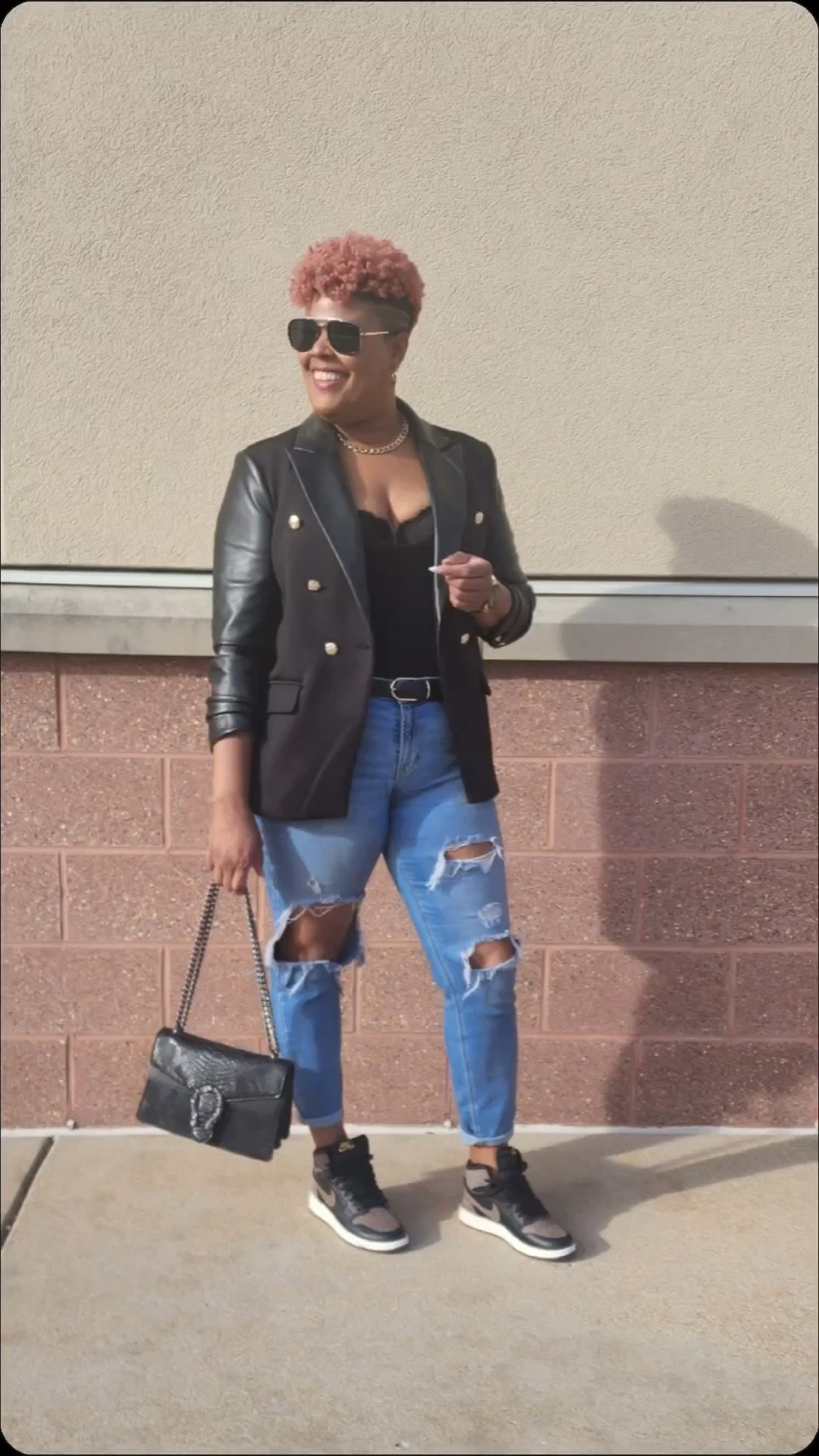 Not every look needs a moment… but this one deserved one.

A structured blazer, lived-in denim, and the kind of confidence you can’t buy, but you can absolutely build.

Effortless, intentional, and just a little bit bold… exactly how I like it.

Everything linked for you 

#LTKOver40 #LTKootd #LTKMidsize