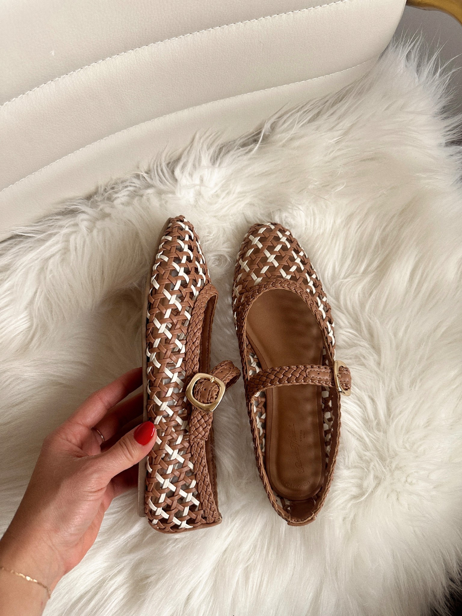 Cutest woven flats from Target! They run a little big, so not size up! 

#LTKootd #LTKSeasonal #LTKTravel