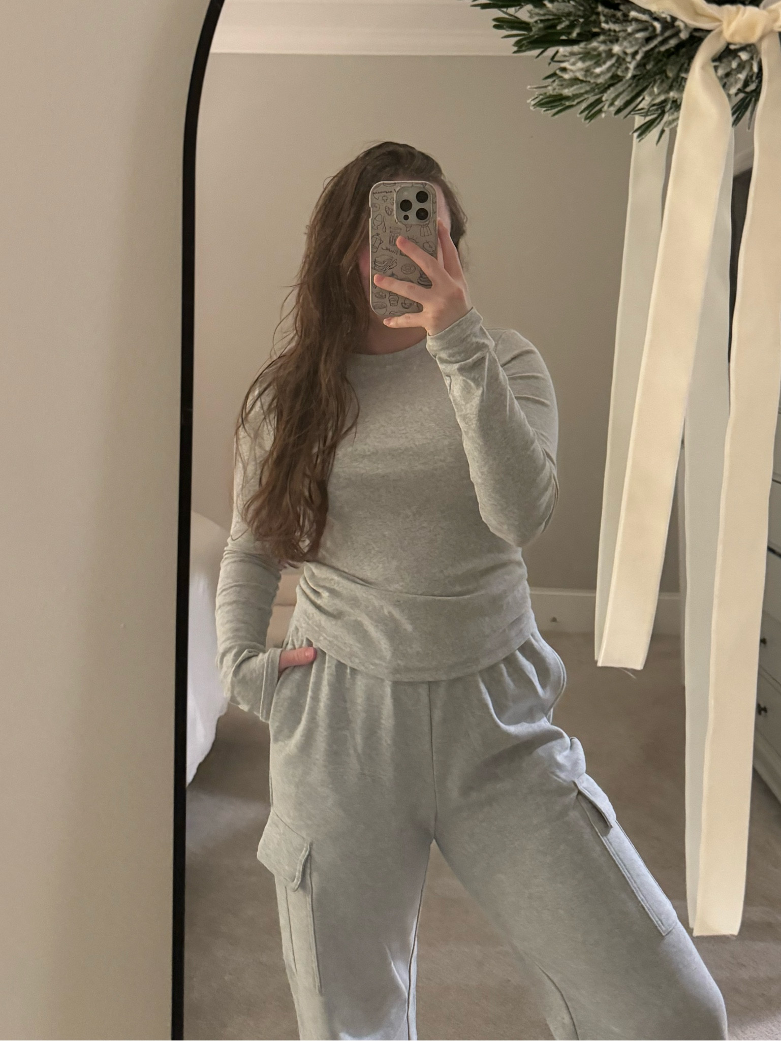 lounge set I had on last night 🧦 wearing an XS in the sweats and a M in the top! the top is SO buttery soft 

#LTKHoliday #LTKSeasonal #LTKGiftGuide