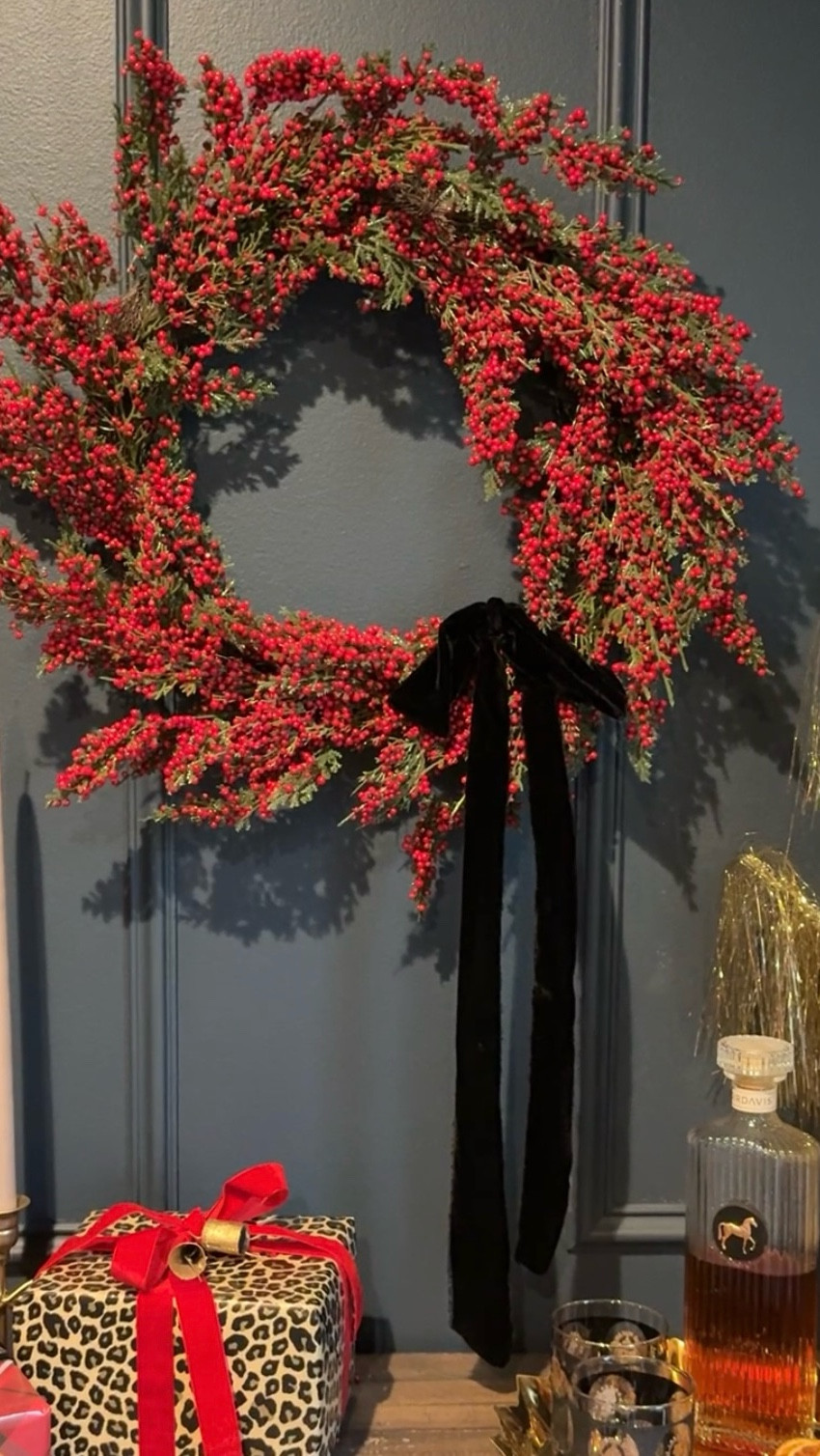 a walmart wreath + a little magic = luxe Ralph Lauren vibes! ♥️🖤

i hired a stylist to help me decorate for the holidays, so you don’t have to! oh, and this stylist is my fabulous friend, and she just so happens to have worked as an interior stylist at ralph lauren!

i’m going to share everything she used and show you how she decorated my dining room… ralph lauren style. one last thing, we shopped the usual suspects…target, walmart and amazon! #keepingitreal 

jennie - you are such a TALENT! 😘

#ralphlaurenchristmas #ralphlauren #holidaydecorating #decoratingforchristmas #holidaydecor #holidayhome 