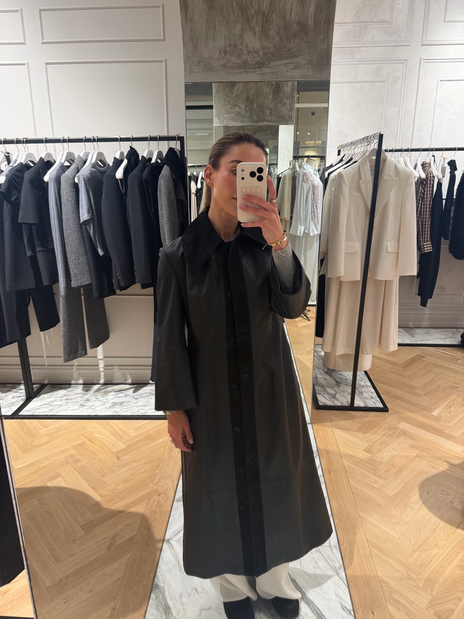 Sexiest leather coat

#LTKstyletip #LTKFashionMonth #LTKpartywear