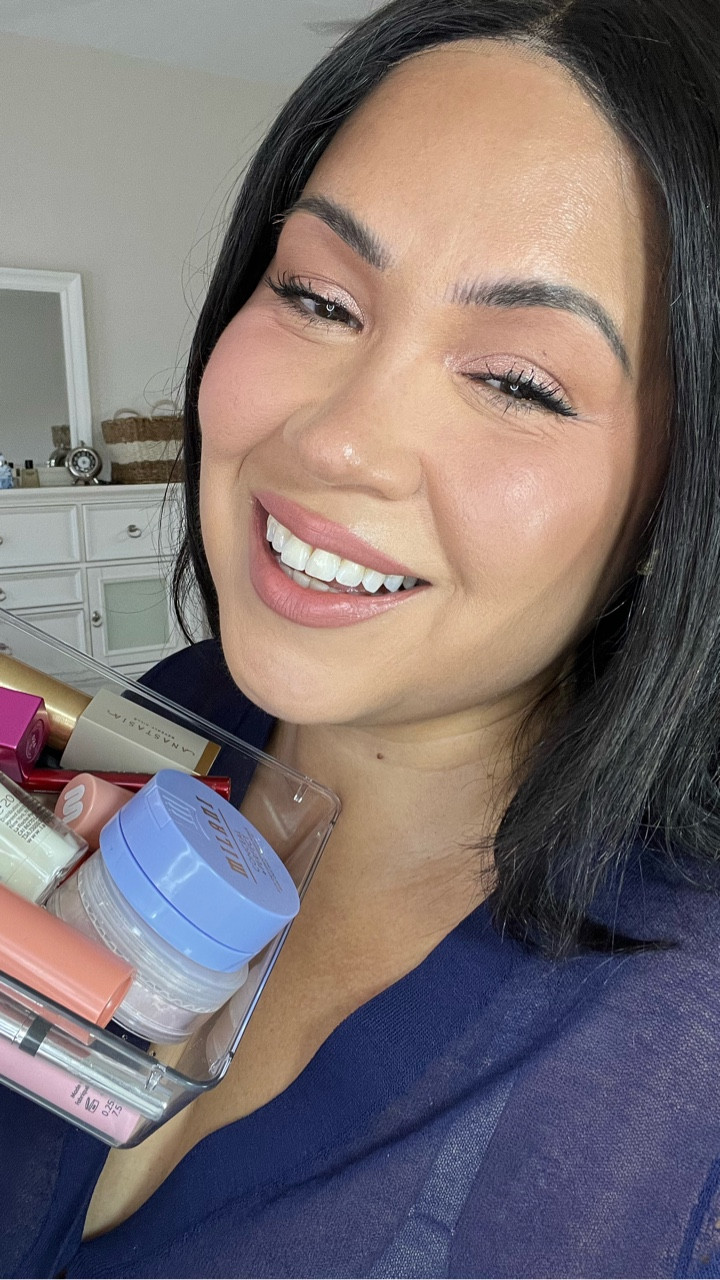 A full face of over 40 makeup on real unfiltered 49 year old skin. 

All products will be listed in my #ltk 

#matureskin #over40makeup #realskin #makeuptutorials #nofiltermakeup #agingskin 
@lorealparis @anua_global @larocheposayusa @naturium @milanicosmetics @anastasiabeverlyhills @morphebrushes @livetinted @basmabeautyofficial @genseebeauty

#LTKBeauty #LTKOver40 #LTKFindsUnder50