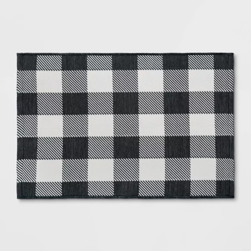 2'x3' Indoor/Outdoor Reversible Scatter Rug Black/White - Threshold™ | Target