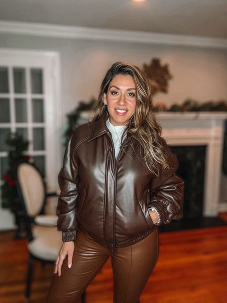 Stylish and warm statement jacket✨
I love this faux leather jacket that’s so warm and cozy! It’s a perfect cold-weather statement piece that looks great paired with jeans, or leather pants and a skirt. It’s got a rich espresso color that’s classic and giving 70’s vibes 🪩 It’s true to size with room for even heavy l sweaters, and I’m wearing a small.
——-
#jackets #fauxleatherjacket #statementjacket #70svibes

#LTKSeasonal #LTKstyletip #LTKHoliday