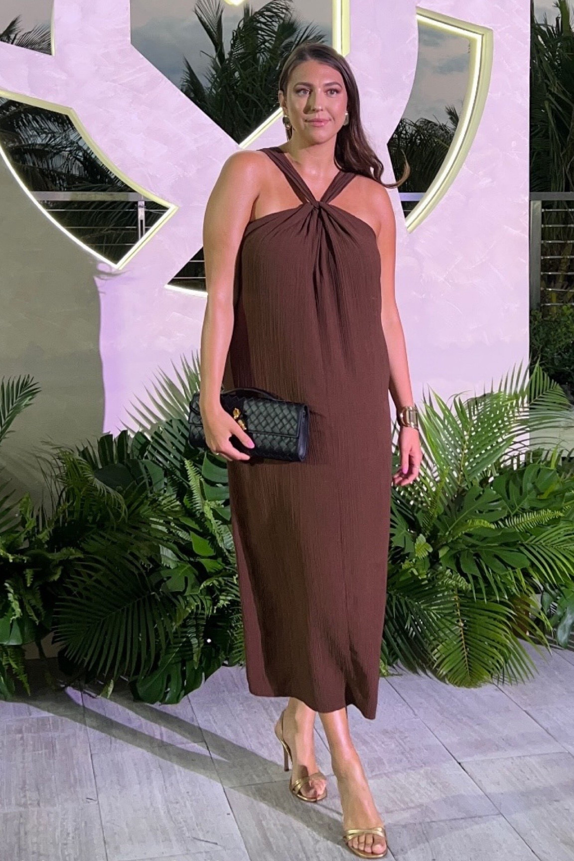 Miami nights in a chocolate brown moment 🌴✨
Wearing a flowy brown halter midi dress styled with gold heels, gold jewelry, and a black woven clutch for an elevated, effortless event look. Soft glam makeup, warm tones, and classic silhouettes make this an easy yes for nights out, weddings, or special events.

Keywords: brown halter dress, chocolate brown outfit, midi dress, evening outfit, Miami style, event outfit, wedding guest dress, neutral dress, elevated basics, gold heels, black clutch, soft glam makeup, chic night out look, timeless style, summer event 

#LTKTall #LTKMidsize #LTKdayinmylife