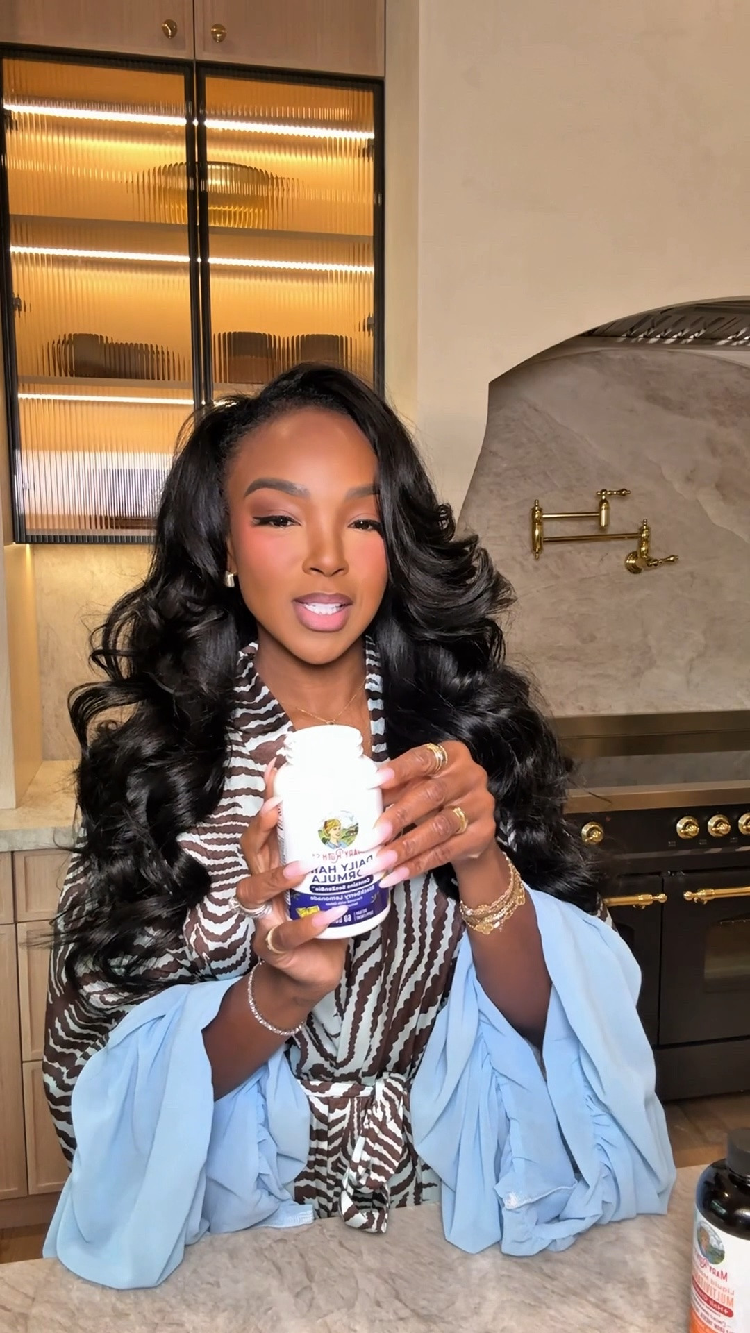 Scroll to shop! ✨ My favorite supplements. Everything is linked below.👇🏾

Desliza para comprar. ✨ Mis suplementos favoritos.

📲 Download the free LTK app & follow me @kirasfashionfinds to shop all my daily finds.

#LTKselfcare #LTKBeauty #LTKmorningroutine