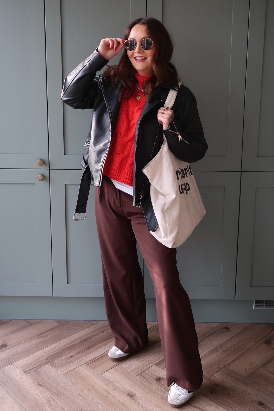 Styling a plain white tee, my favourite wardrobe staple 👌🏼

Tee: @primark 
Jumper: @superdry 
Trousers: @asos 
Jacket: @missguided 
Bag: @carhartt 
Trainers: @adidasoriginals 
Sunglasses: @rayban 
Necklaces: @analuisany 
.
.
.
#stylingreel #stylingreels #howistyle #outfitofthedayreel #outfitreel #whatiworetoday #winterstyles #winteroutfitinspo #winteroutfitideas #outfitinspiration #outfitideas #microinfluencers #tattooedgirl #girlswithtats #girlswithtattoos #backpiecetattoo #legsleevetattoo #altgirlsofig

#LTKluxury #LTKuk #LTKeurope