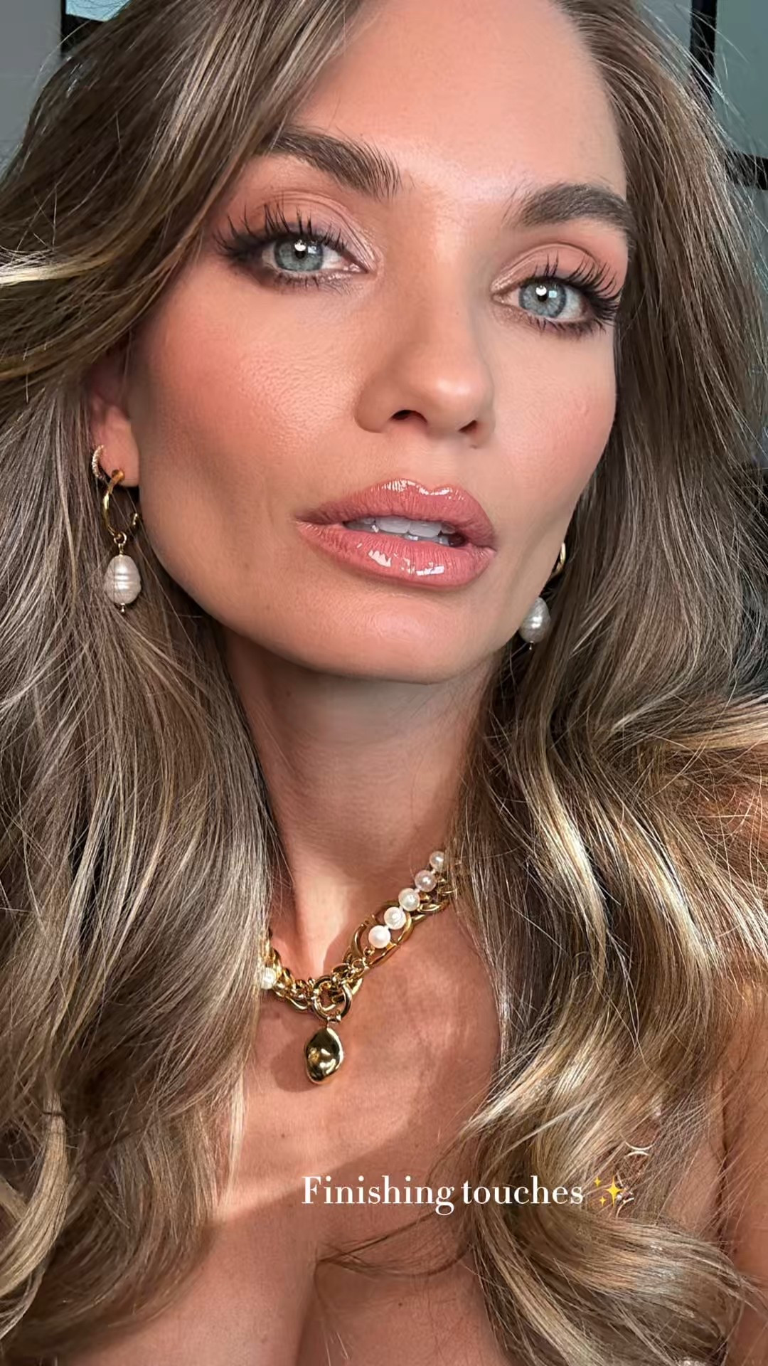 It’s the little finishing touches that make the look! I love a nice peachy-bronzed finish to top off my makeup looks. It warms and brightens the face, bringing life and vibrancy for a refreshed, youthful look. I’m all about the cream blushes and bronzers these days…they add a healthy glow and when applied properly, look less cakey and more natural than pressed color options 