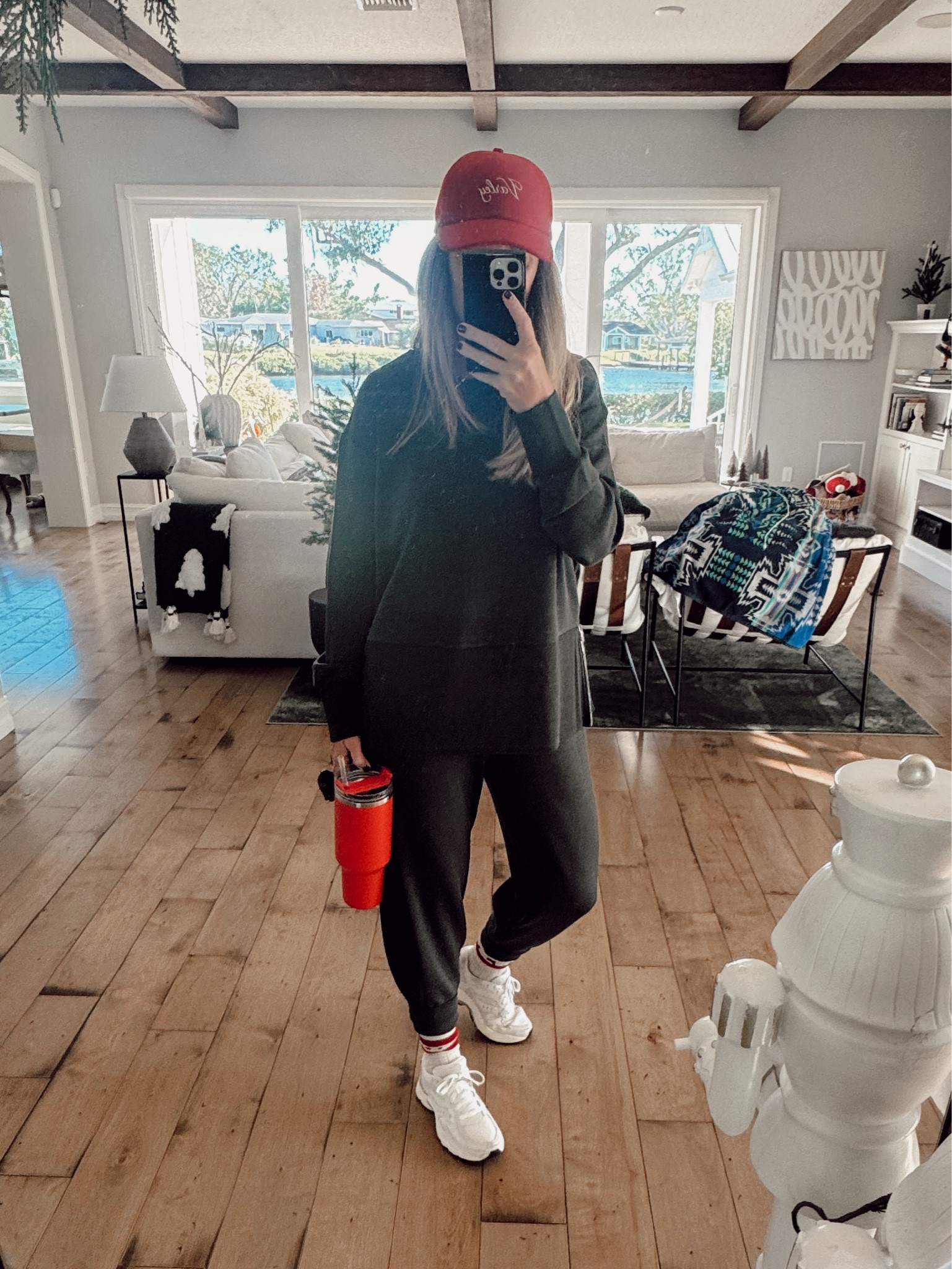 Already wearing pops of red for the holidays. As always this @varley set is buttery soft  

#LTKGiftGuide #LTKStyleTip