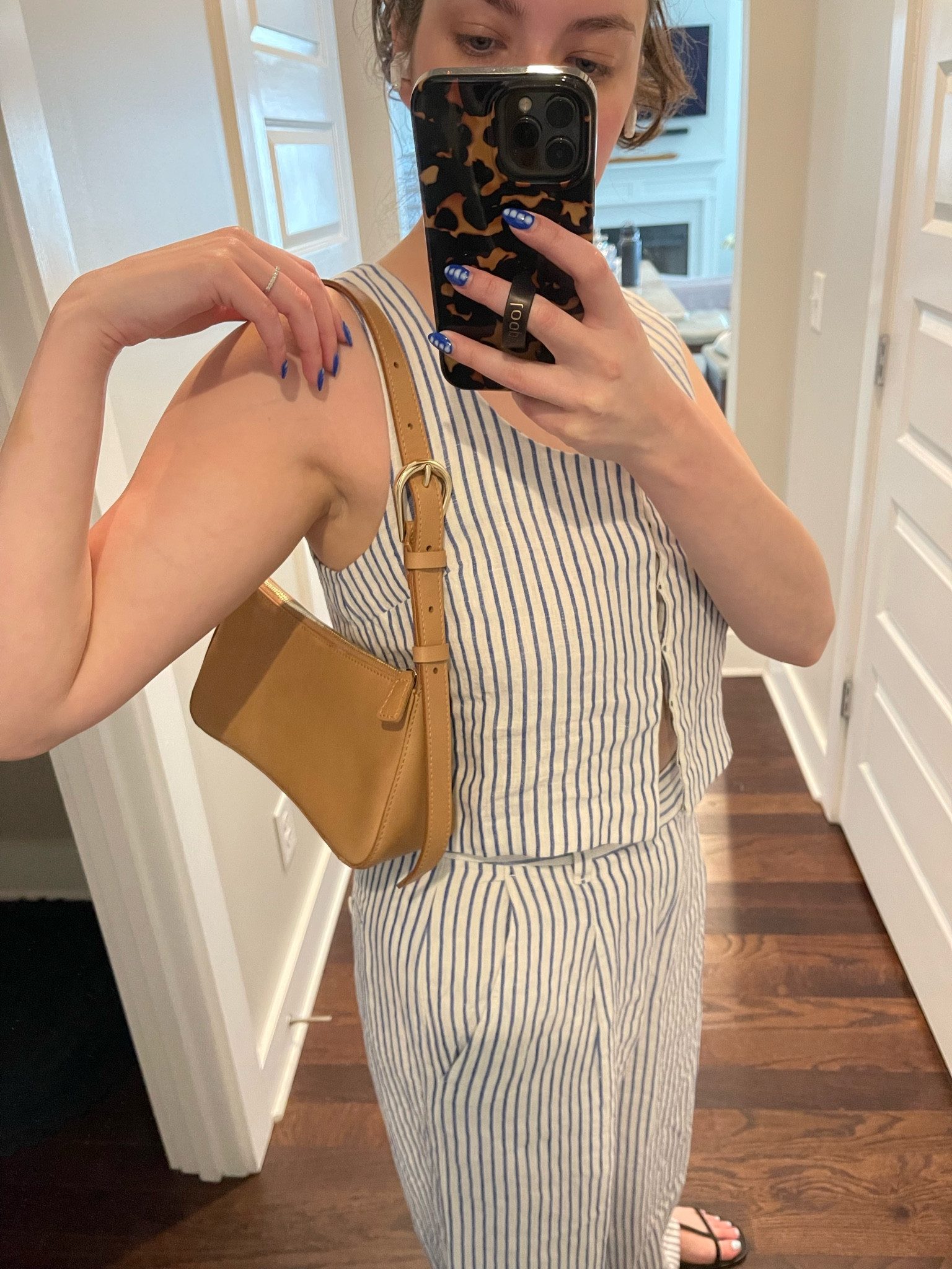 Cutie new Madewell shoulder bag! I’ve been looking for a tan leather shoulder bag and this hits the mark! The strap length is also adjustable  

#LTKItBag #LTKGiftGuide #LTKTravel
