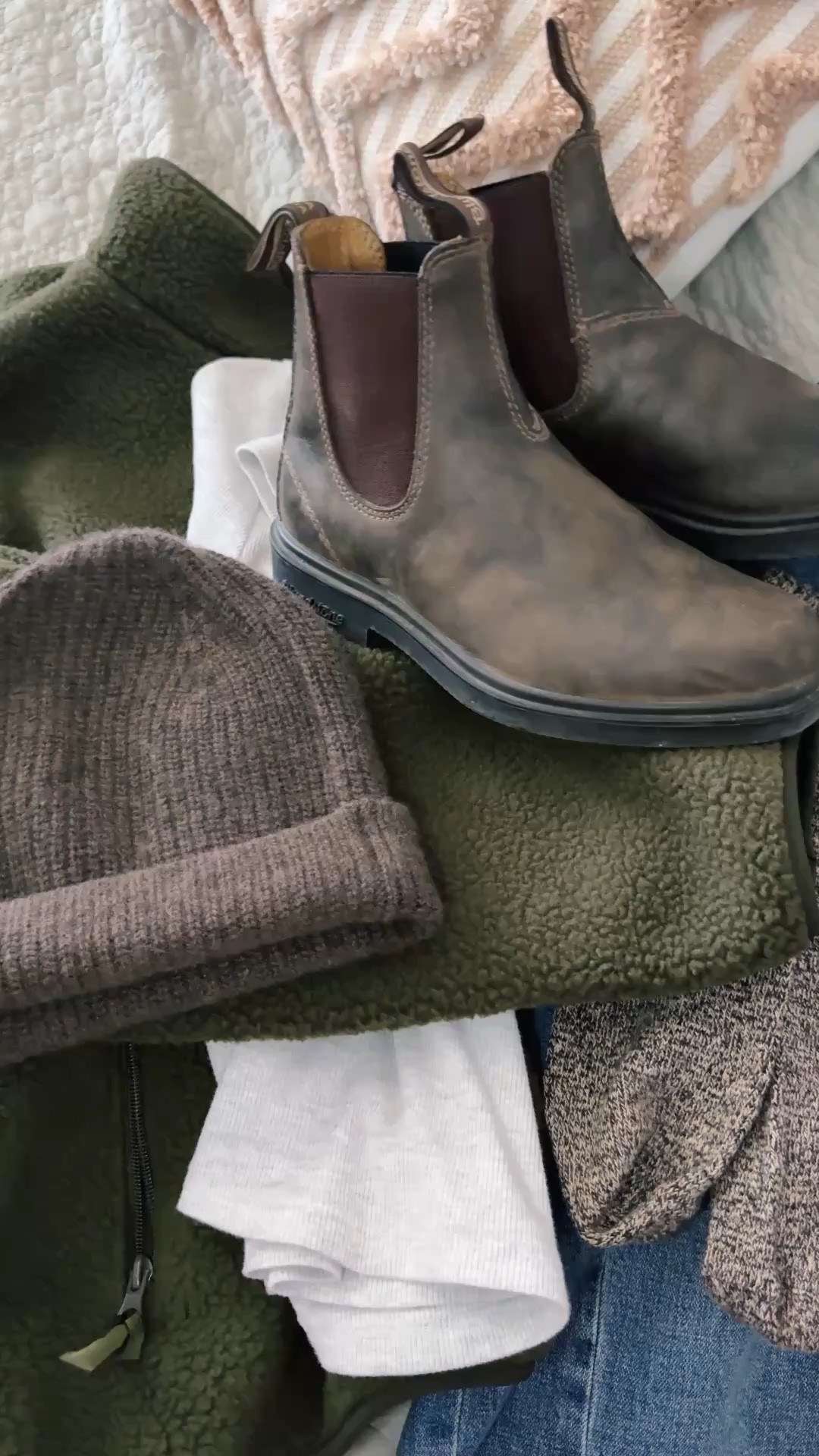 Winter outfit! 
Small in my tee, small in my Sherpa half zip, 0 petite in my barrel jeans and 6 in my blundstone boots! 
My bag is sold out so I linked similar ones.


#LTKFindsUnder100 #LTKgrwm #LTKPetite