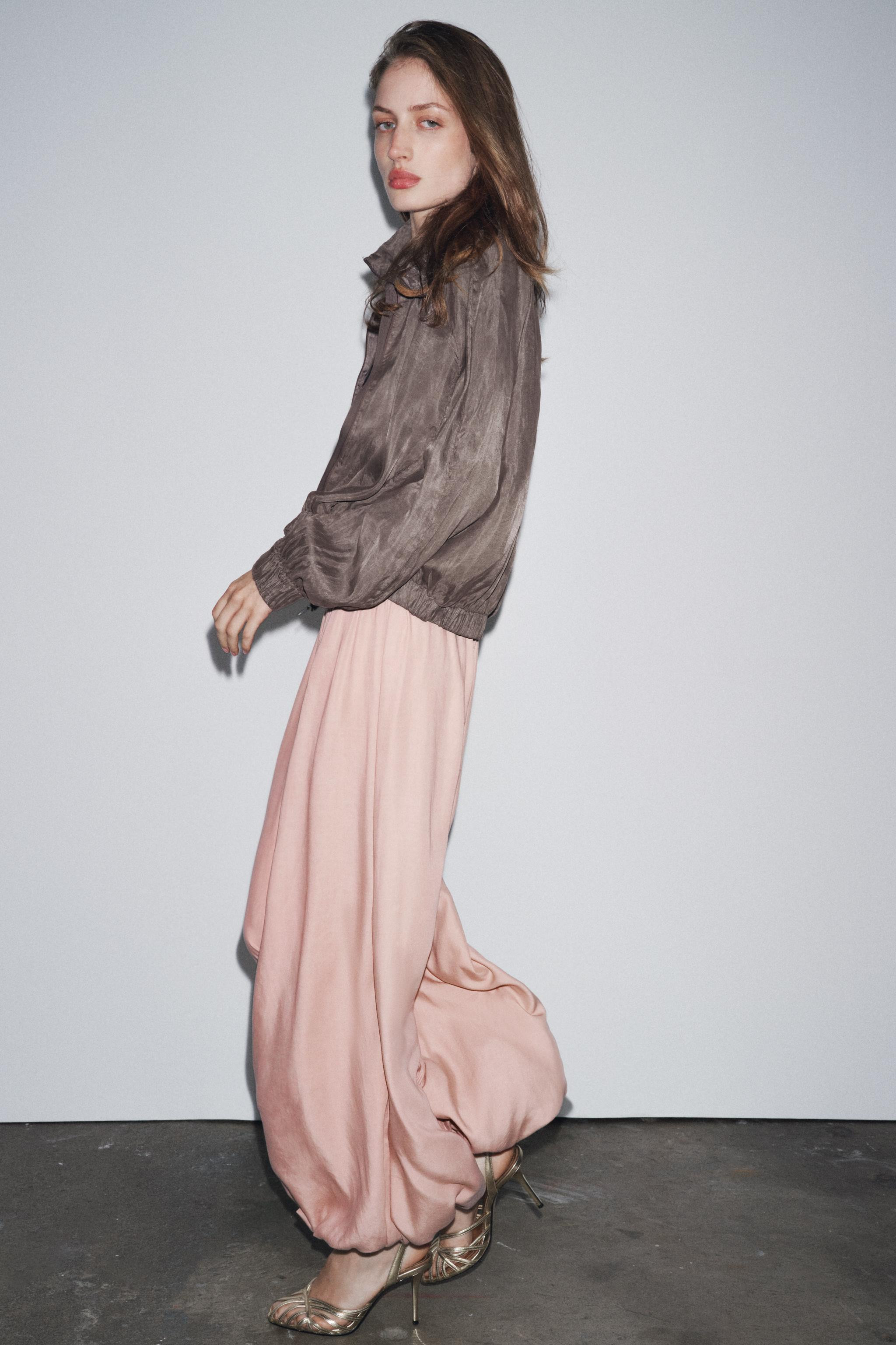 ZW COLLECTION FLOWY BALLOON PANTS$ 79.90Pink | 2183/243/620Add to cartAddZARA WOMAN COLLECTIONPan... | Zara US
