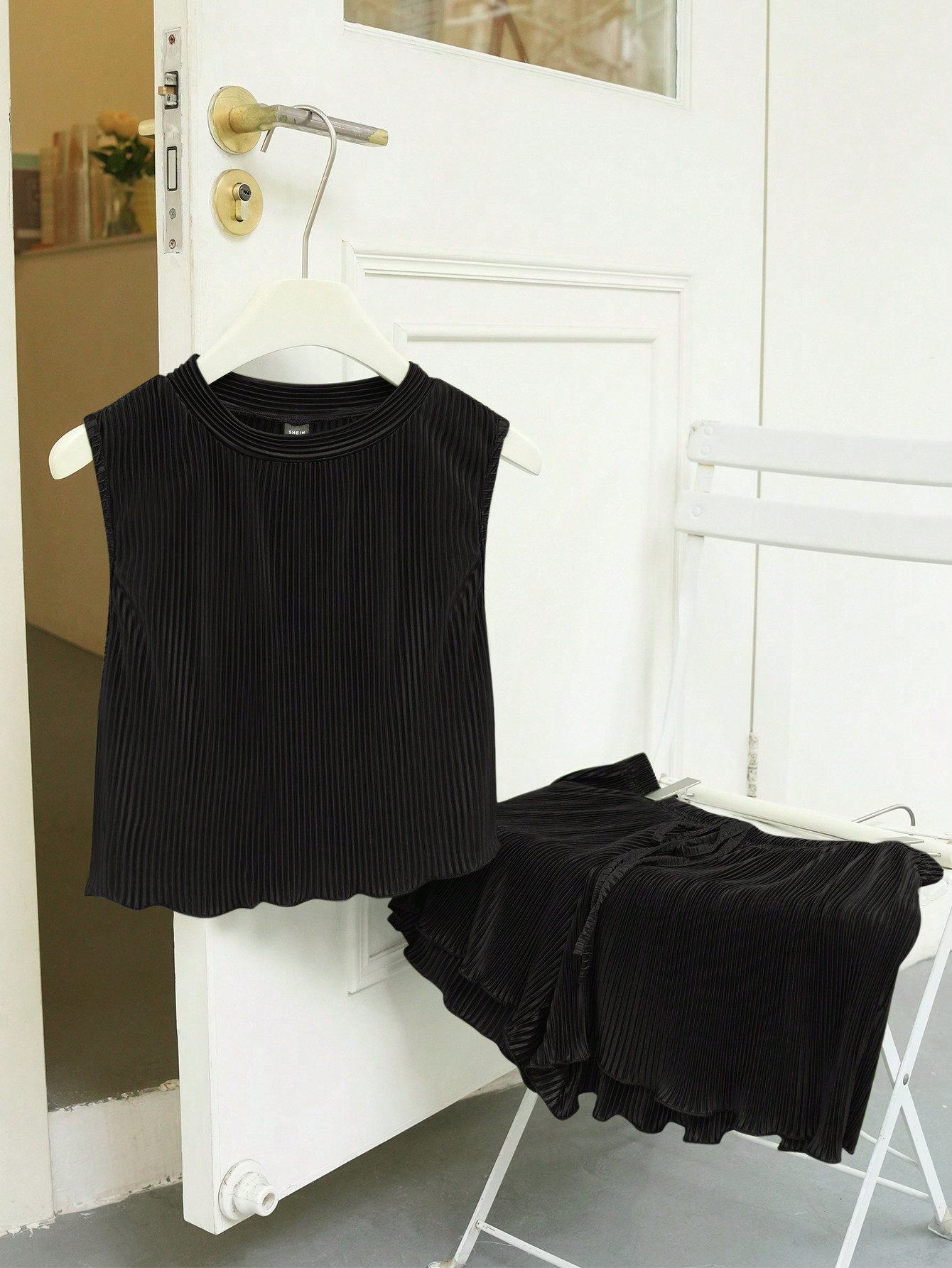 SHEIN EZwear Plus Size Summer Casual Solid Color Tank Top And Shorts 2-Piece Set | SHEIN