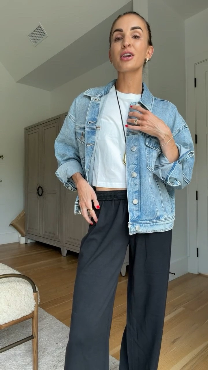 Comfortable staples you’ll reach for ALL the time! 🙌🏼 seriously SO impressed with this denim jacket + new style of sweatpants from vuori 💯