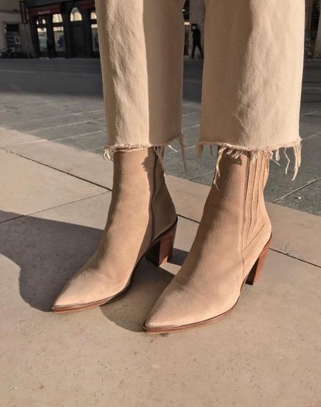 The perfecto pair of beige boots. 


#LTKstyletip #LTKSeasonal #LTKeurope