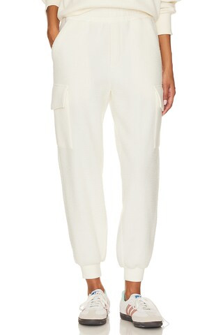 Varley Samson Relaxed Fleece Pant in Egret from Revolve.com | Revolve Clothing (Global)