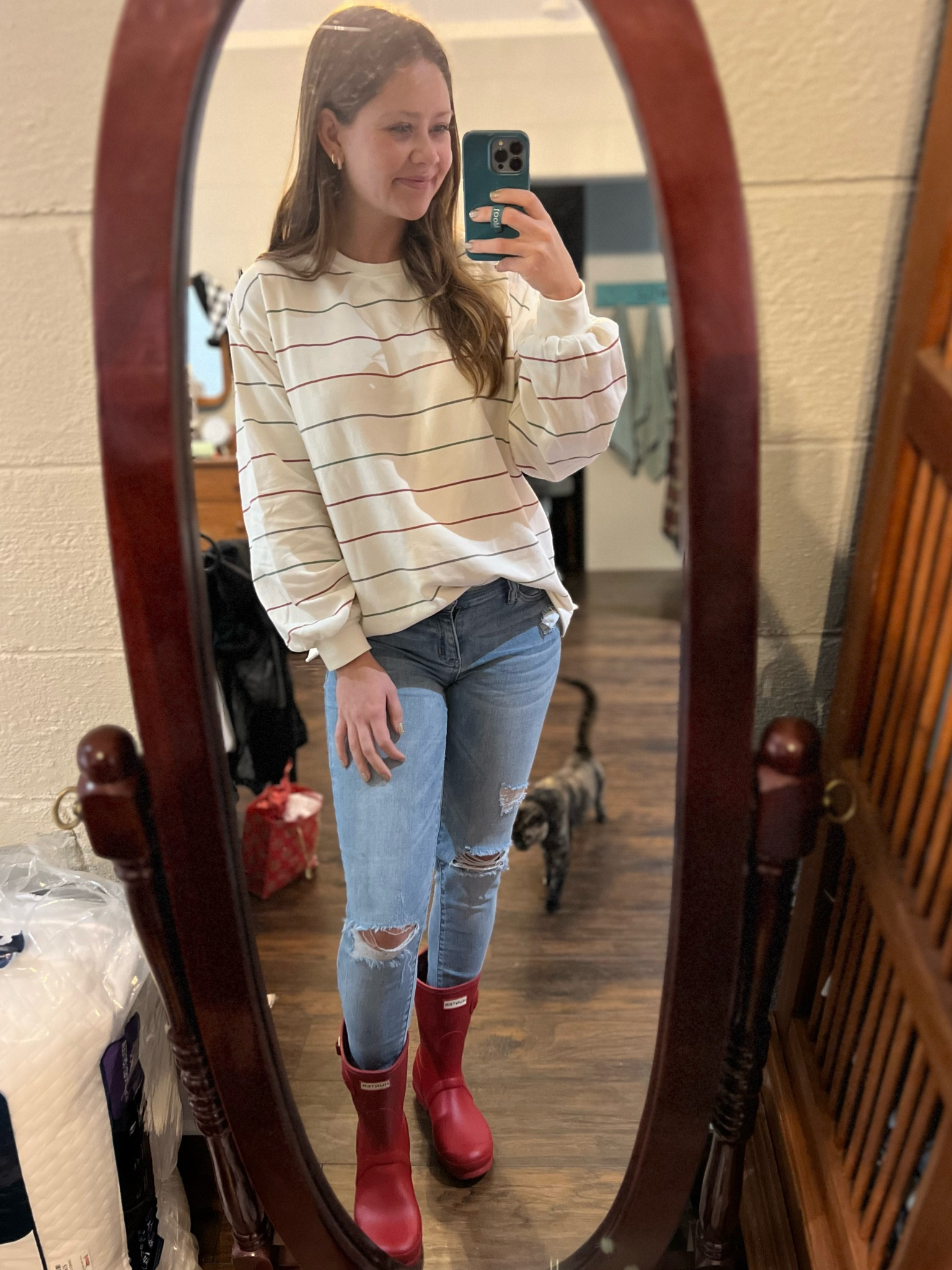 Rainy day outfit 🌧️

winter outfit, comfy outfit, hunter boots, holiday outfit

#LTKSeasonal #LTKfindsunder100 #LTKstyletip