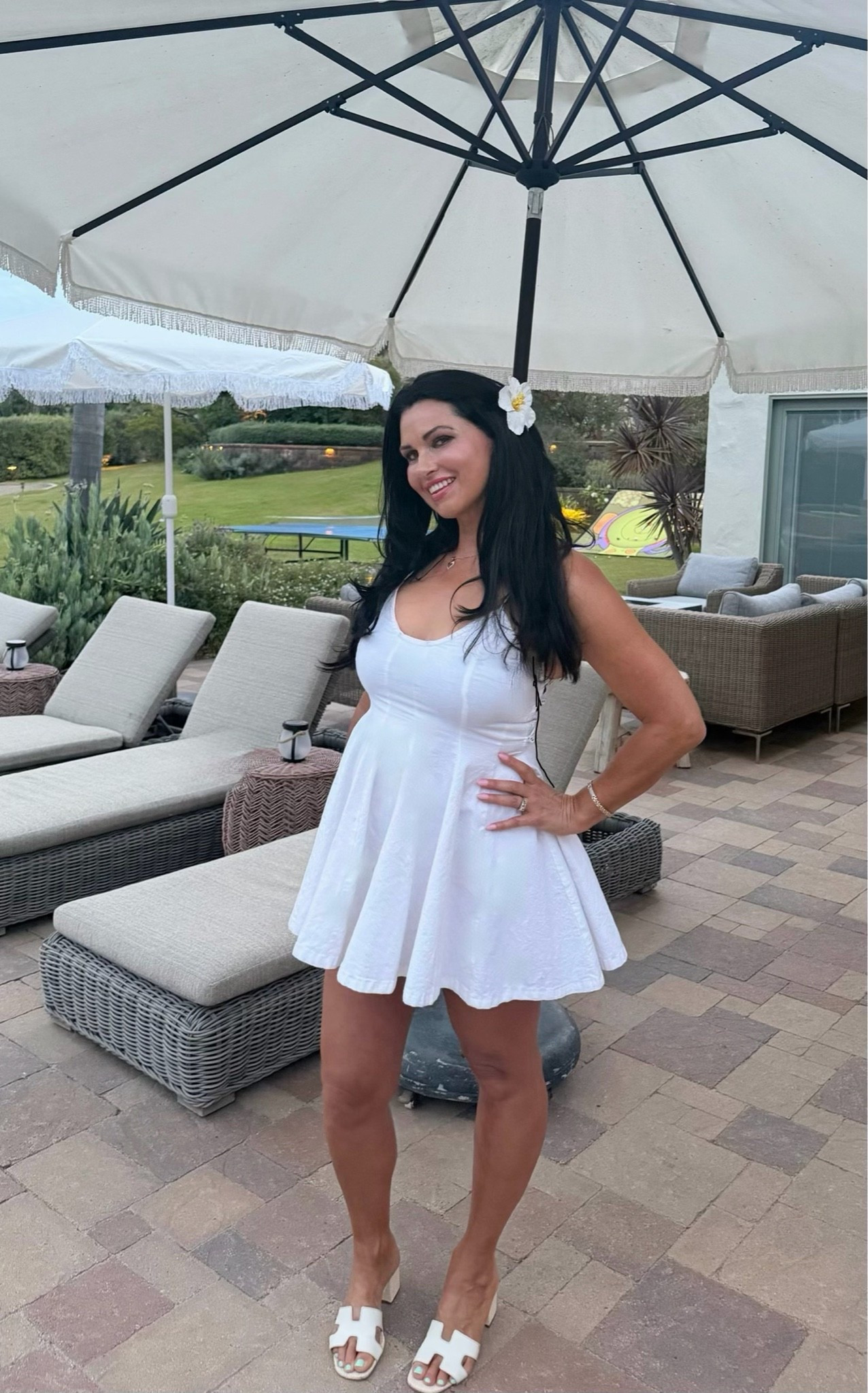 Fall Dress Ca Style! 🤍

The temps are still soaring so I paired this cute white mini dress with white slides, a gold heart necklace, and a white flower for a fun date night outfit. 

#whiteheels #goldjewelry #summerdress #fallweddingoutfit
#heels