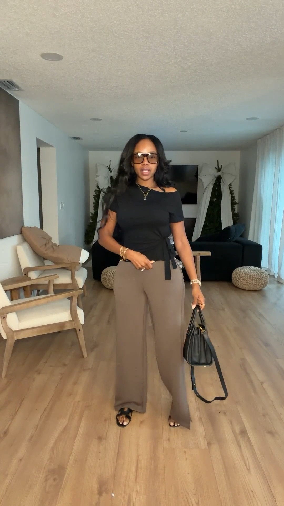 An everyday outfit that understands the assignment 🤎

This is one of those looks that feels effortless but instantly pulled together. The soft black top balances perfectly with the tailored wide-leg pants, creating a flattering silhouette that works for real life while still looking polished. Easy to dress up or down, and a true cost-per-wear win you’ll keep reaching for.

Perfect for work days, casual meetings, errands, travel days, or dinner plans.

📏 Sizing:
Top: Size Small  
Pants: Size Small  
Height: 5’4” | Bust: 34D | Waist: 27” | Hips: 40”

Everyday elevated outfit, wide leg pants outfit, neutral capsule wardrobe, flattering basics, casual chic style, timeless wardrobe staples.

Follow me on Instagram and YouTube @kirasfashionfinds