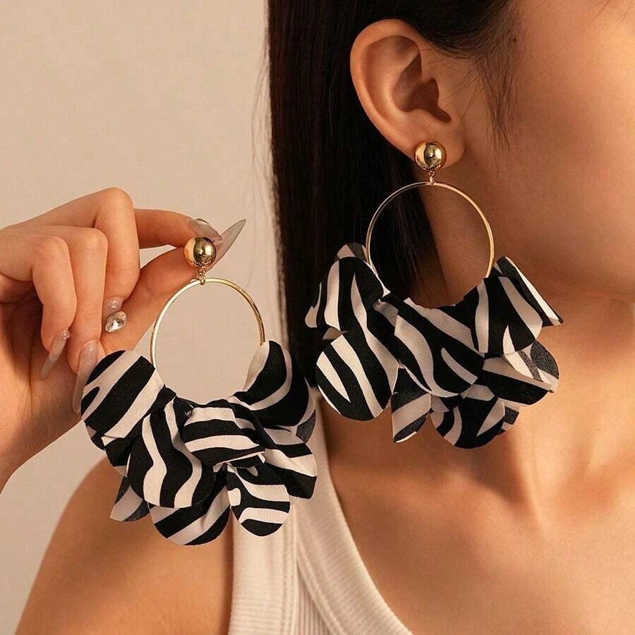 LocalAndkiss 1pair Fashion Zebra Striped Cloth Petal Design EarringsSKU: sc260109161141402458743 | SHEIN