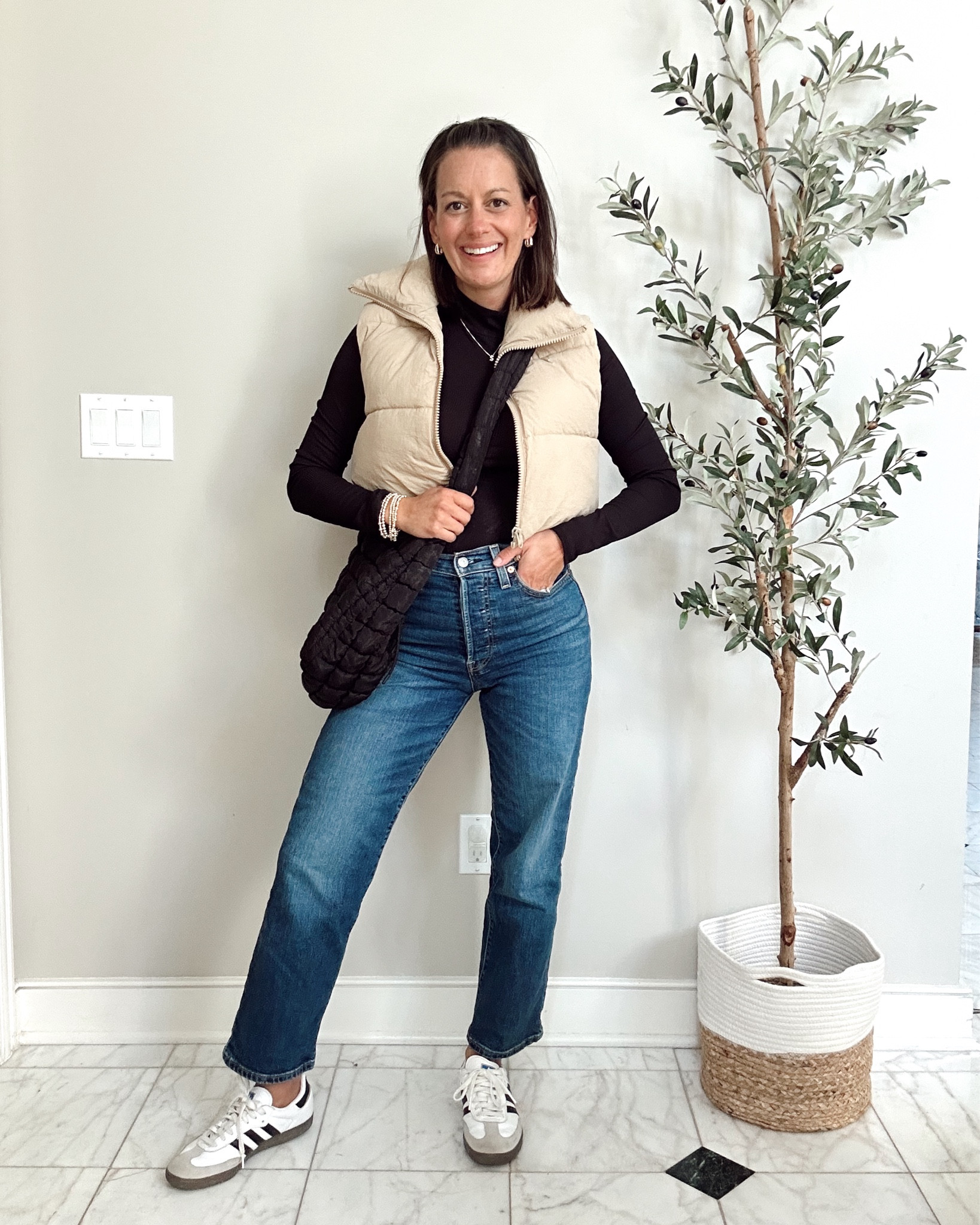 Amazoncasual fall outfit idea! Cropped puffer vest, ankle jeans, mockneck long sleeve tee, sneakers and a quilted tote bag.



#LTKFindsUnder50 #LTKStyleTip #LTKOver40