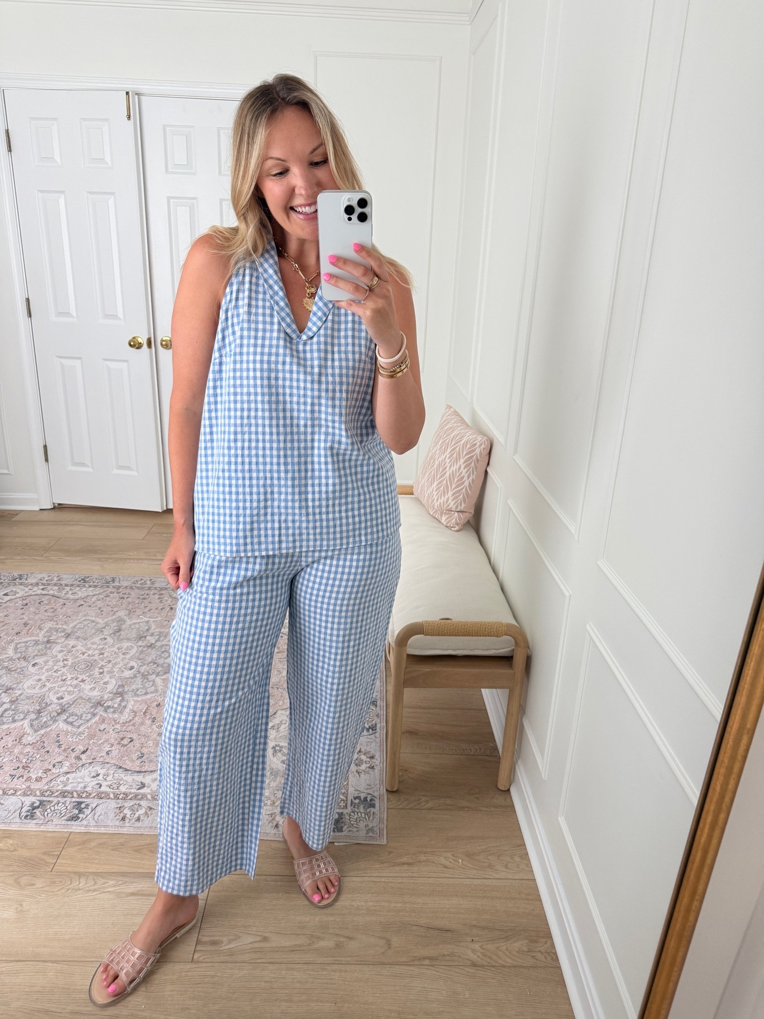 Love the collar detail on this matching set! Would be cute for the office too!