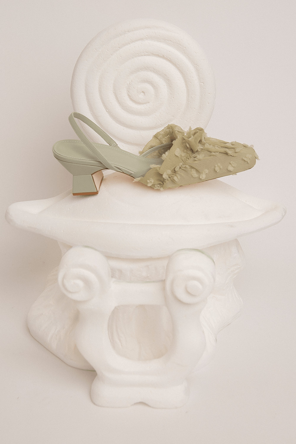 Scarpin Dots Framed - Verde | Gallerist (BR)