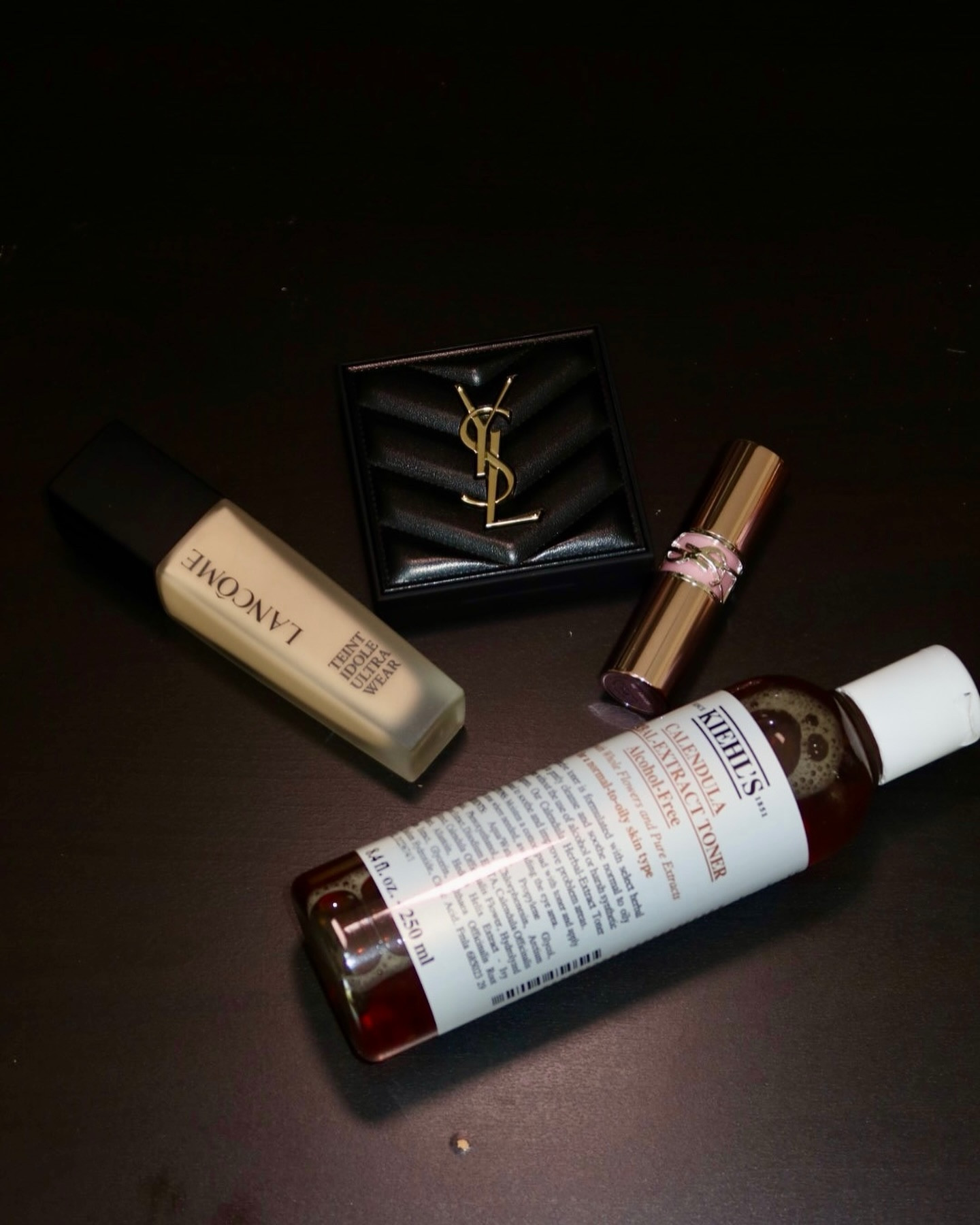 How to achieve a flawless and skin-like full glam ✨

@kiehlsthailand Calendula Herbal-Extract Toner
@lancomeofficial Teint Idole Ultra Wear Foundation in O-02
@yslbeauty All Hours Hyper Finish powder in 02
#yslbeautyth Loveshine Candy Glow in 5B

*All products are PR/gifted.

Please do not use/repost my content without permission.
.
.
.
.
.
🏷️ #beautycreatorclubth #lorealparis #makeuplook #KiehlsThailand #KiehlsCalendula