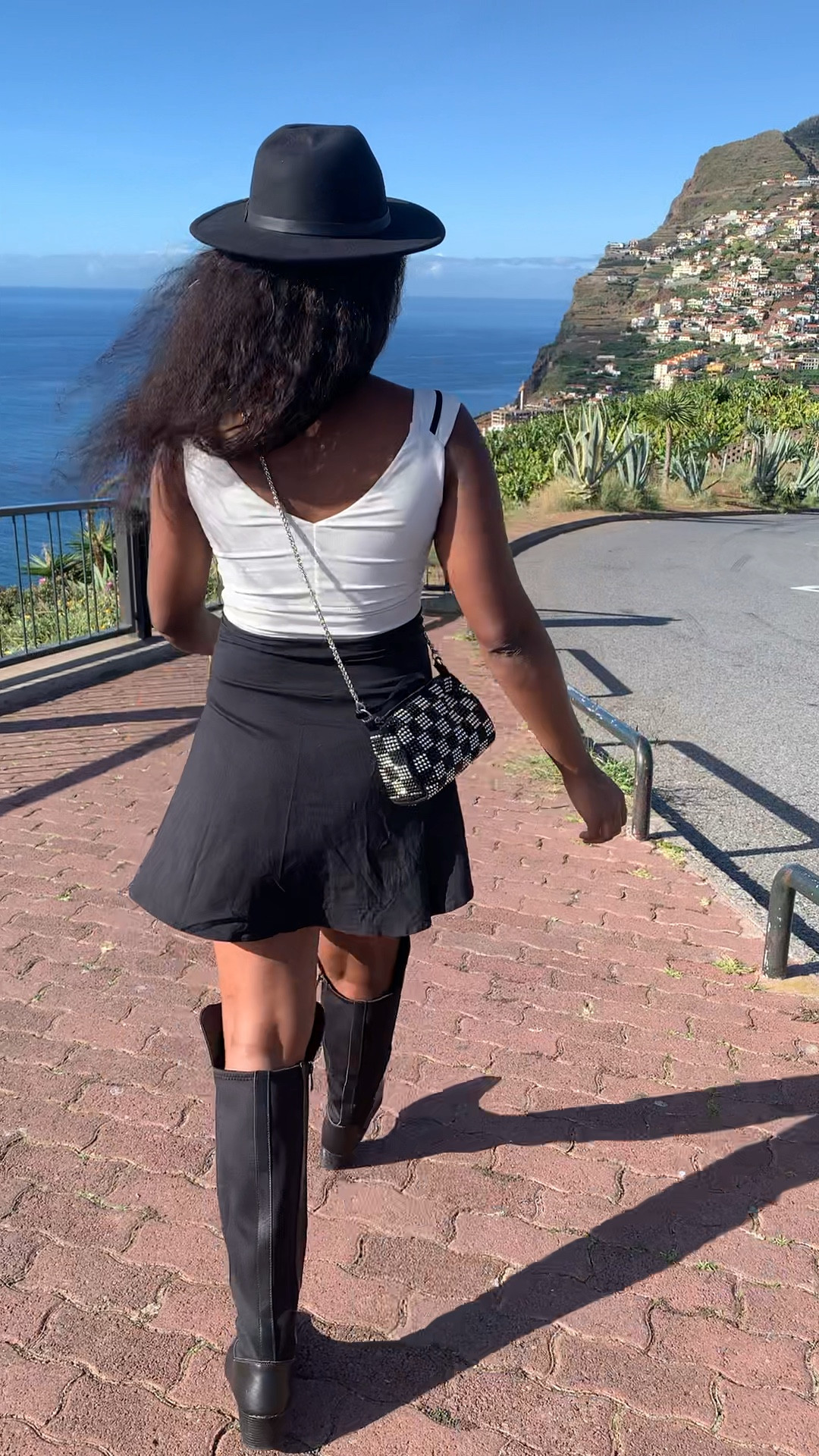 Vamos combinar que chapéu deixa o seu look mais estiloso né?! 

#LTKstyletip #LTKtravel