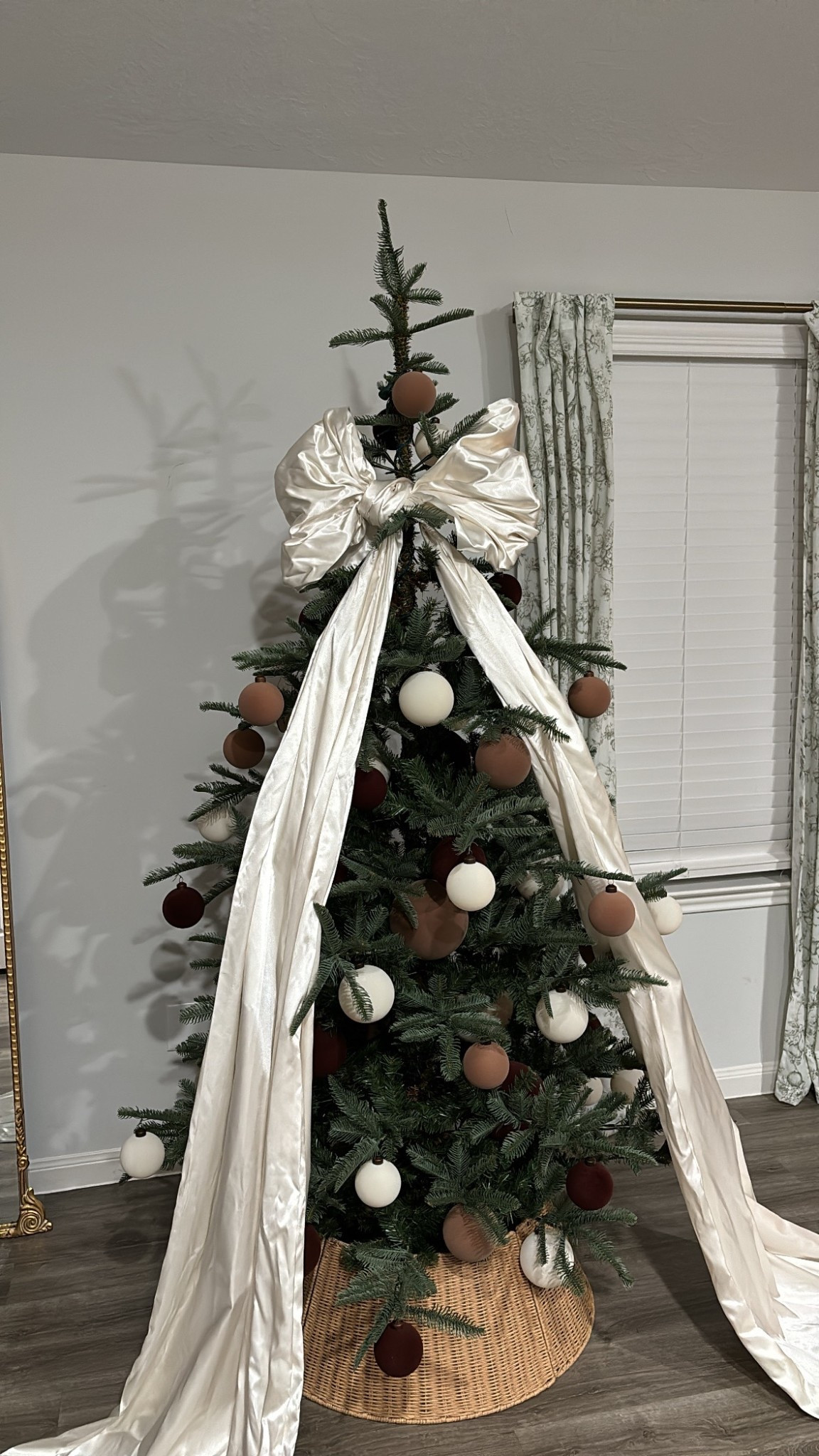 Christmas tree decor! 🤎

the bow is a DIY, I used white poly satin (linked an option below).

#LTKStyleTip #LTKHoliday #LTKSeasonal