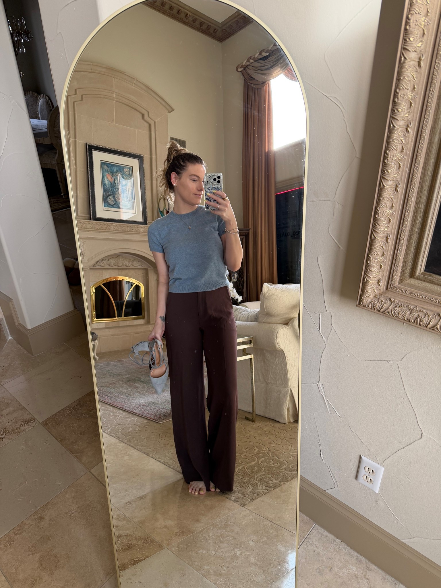 Wednesday OOTD 

Cashmere short sleeve dusty blue top - size small 
Brown long pants tailored trousers- 

#LTKdayinmylife #LTKootd #LTKWorkwear