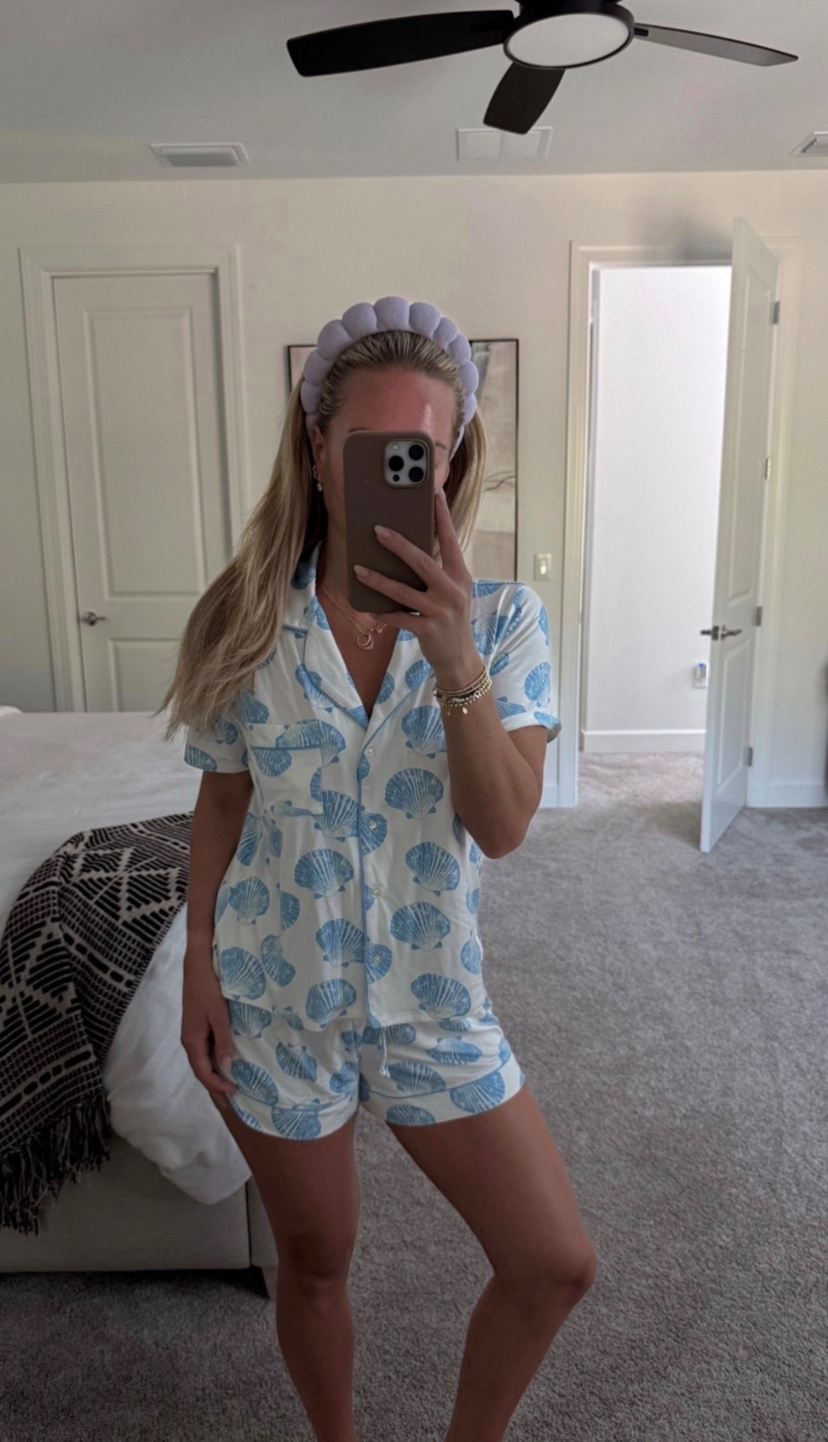 The cutest and softest shell jammies from aerie 🩵🐚 I’m wearing a size small in both top&bottom 



#LTKootd #LTKxAerie #LTKmorningroutine