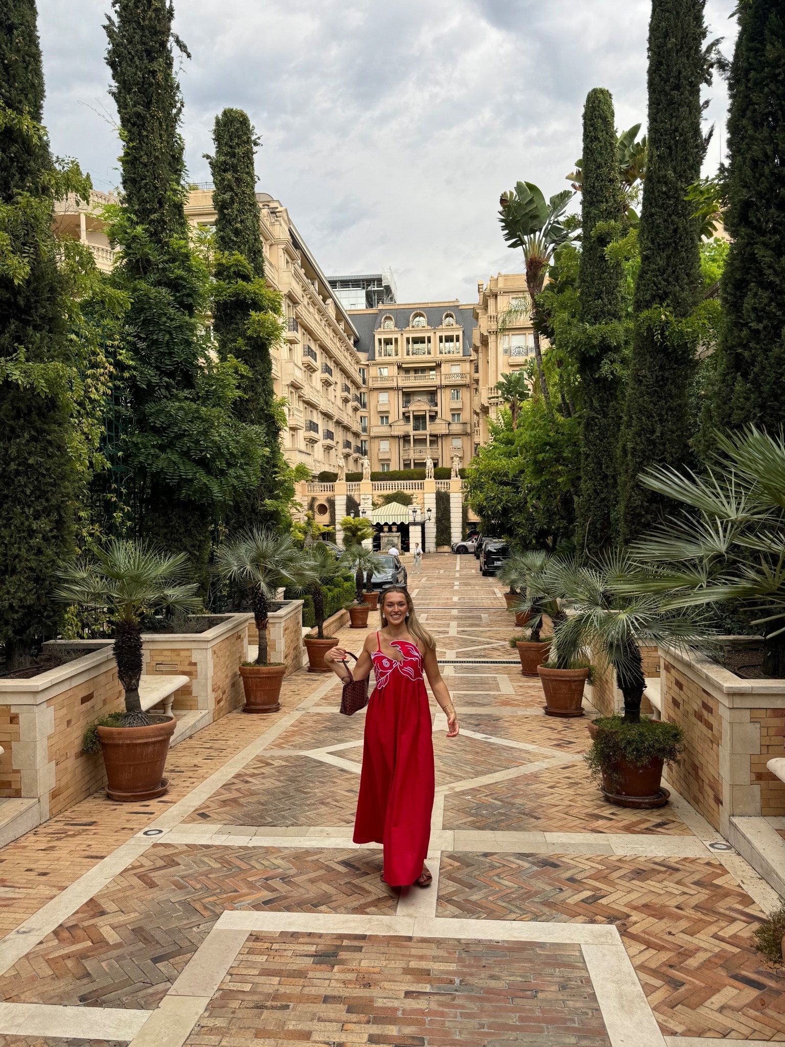 European summer 

Wearing small in dress 